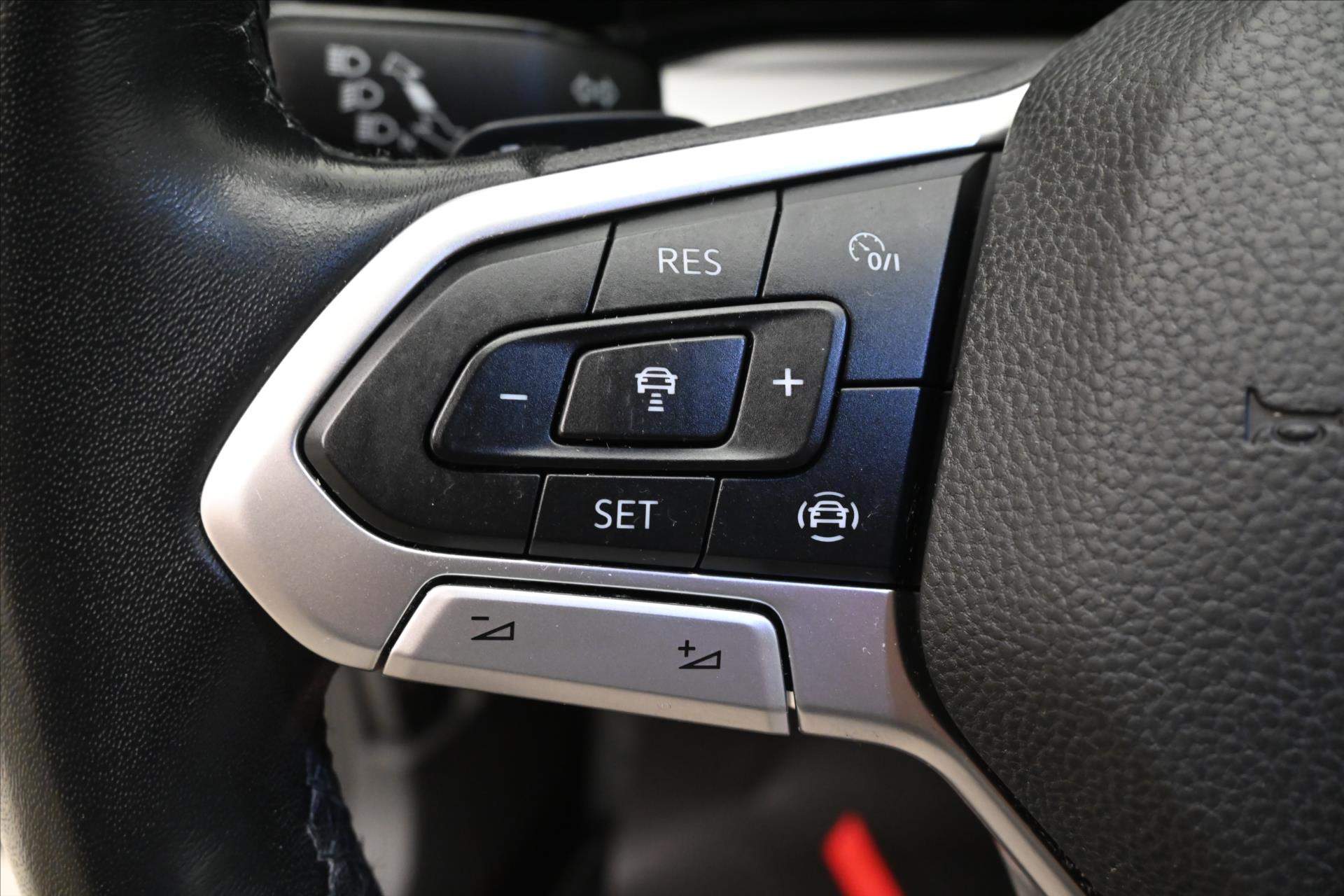 Hlavní fotografie vozu Volkswagen Golf 2,0 TDI 110 KW DSG Life Záruka až 5 let (23)