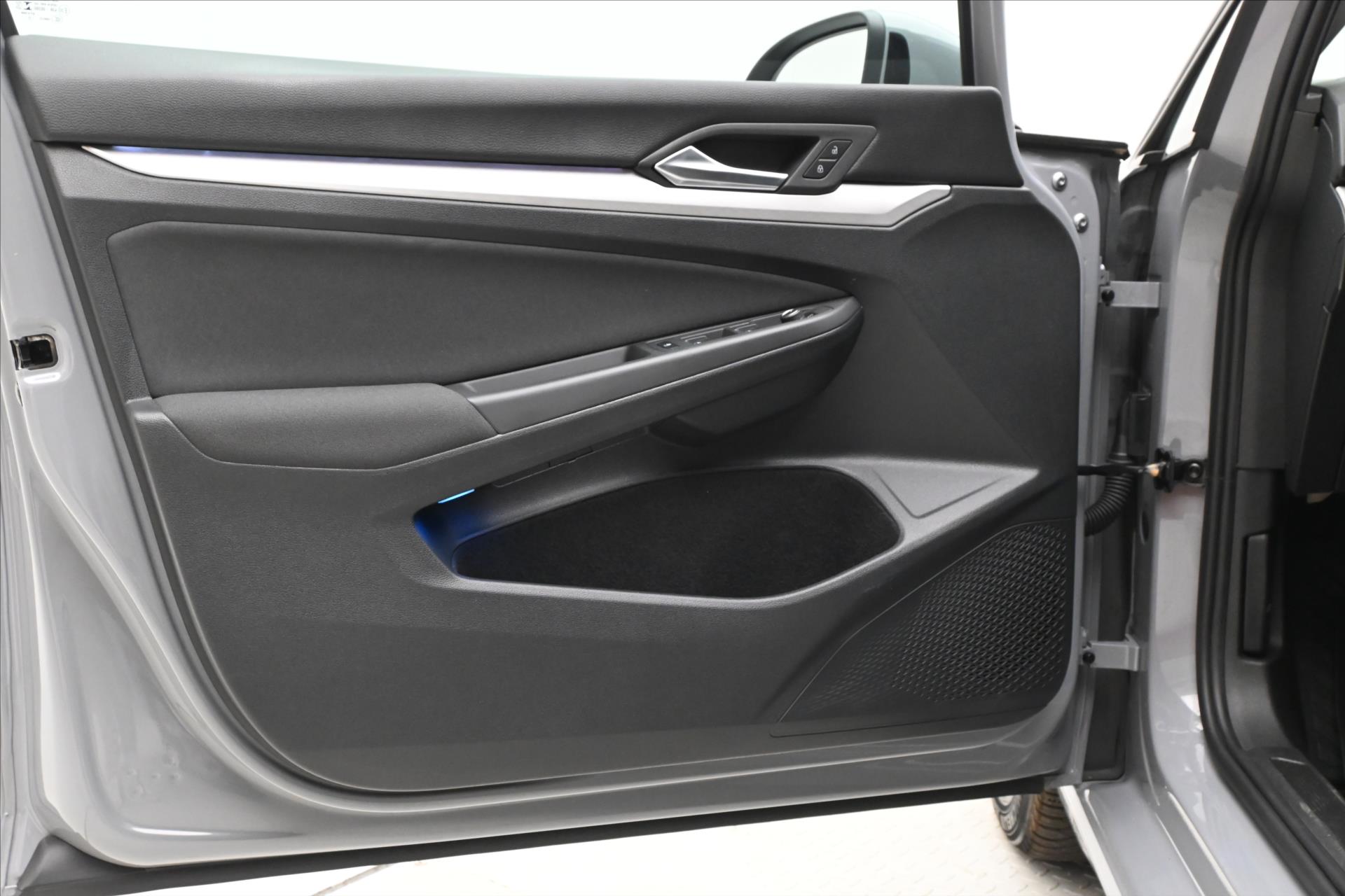 Hlavní fotografie vozu Volkswagen Golf 2,0 TDI 110 KW DSG Life Záruka až 5 let (24)