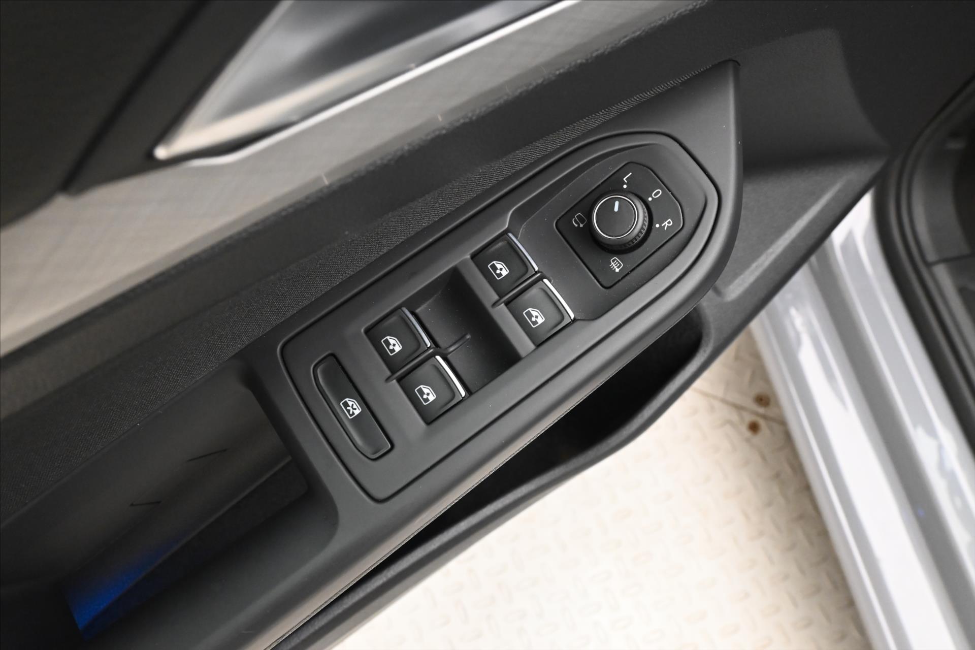 Hlavní fotografie vozu Volkswagen Golf 2,0 TDI 110 KW DSG Life Záruka až 5 let (25)