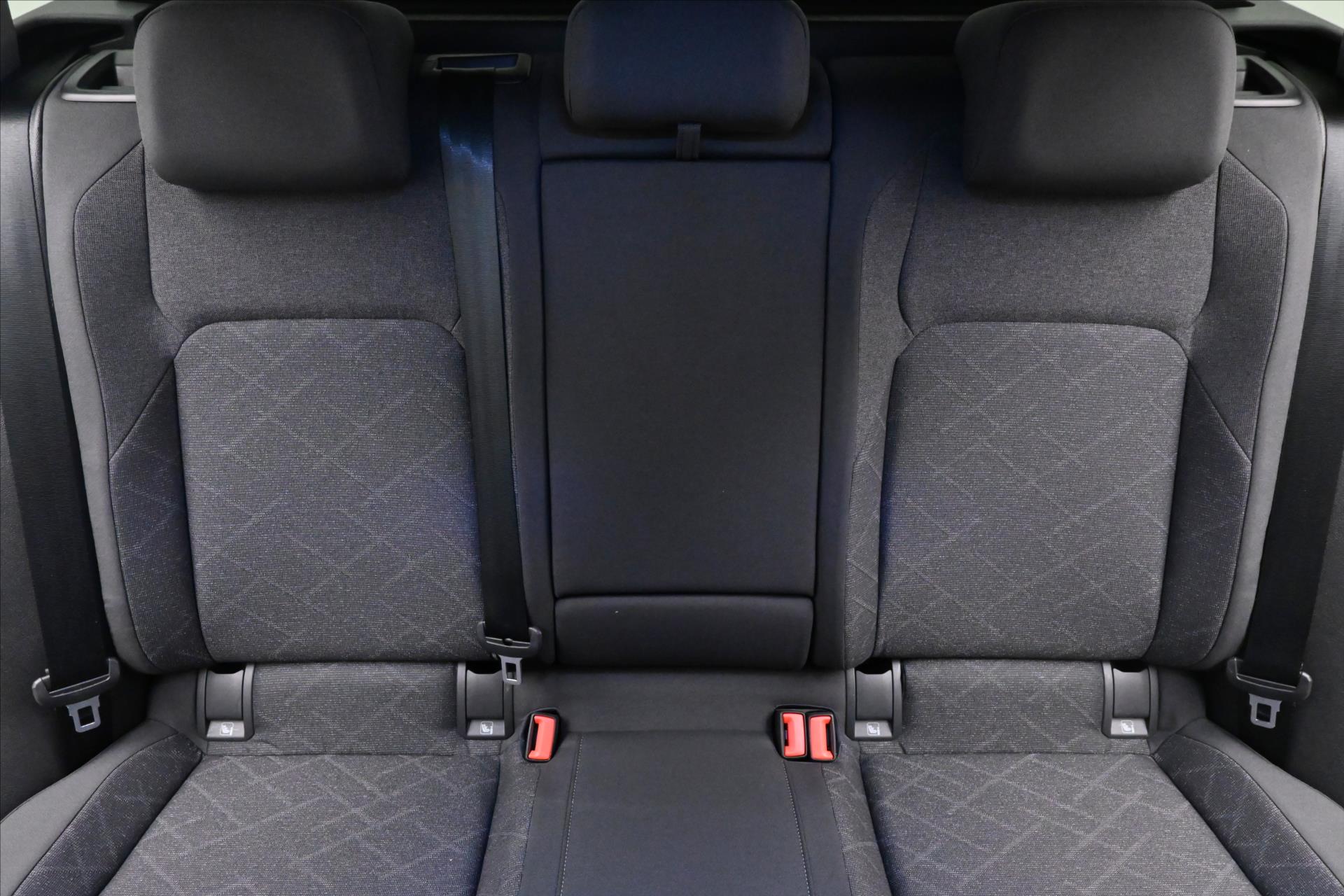 Hlavní fotografie vozu Volkswagen Golf 2,0 TDI 110 KW DSG Life Záruka až 5 let (27)