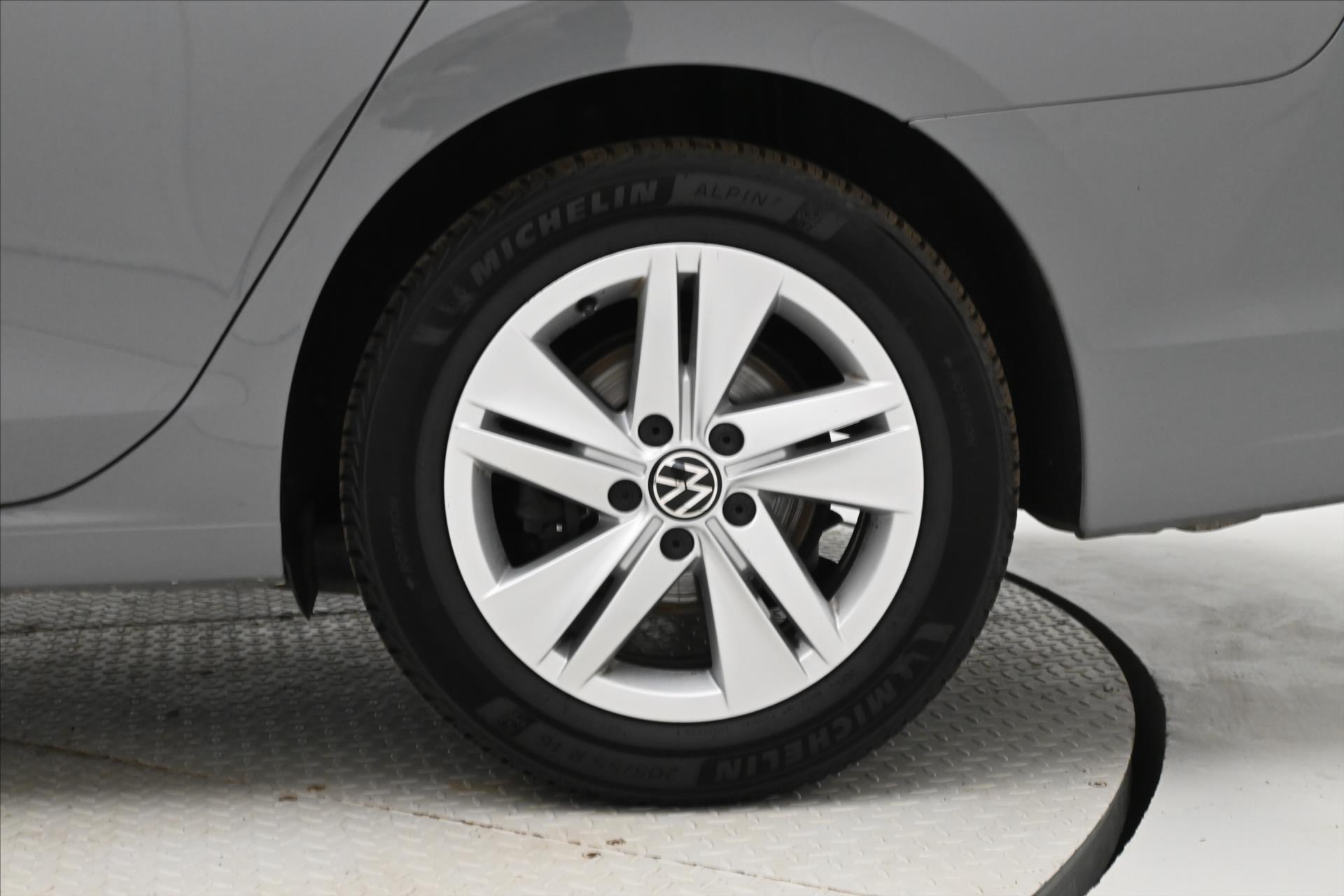 Hlavní fotografie vozu Volkswagen Golf 2,0 TDI 110 KW DSG Life Záruka až 5 let (30)