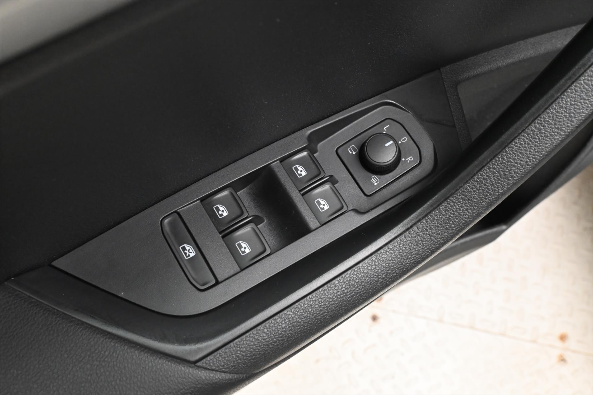 Hlavní fotografie vozu Škoda Karoq 2,0 TDI 85 kW DSG Ambition Záruka až 5 let (25)