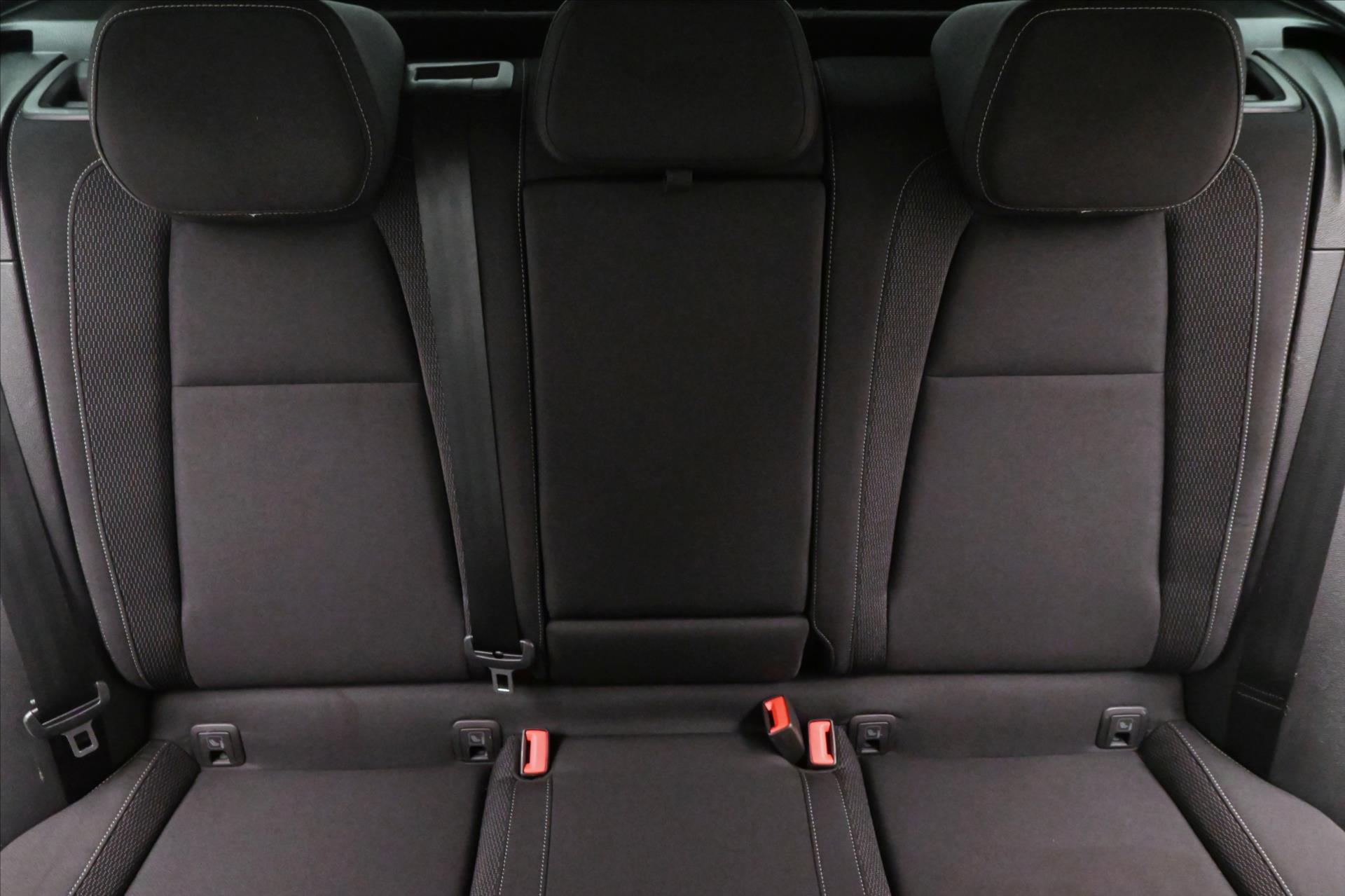 Hlavní fotografie vozu Škoda Karoq 2,0 TDI 85 kW DSG Ambition Záruka až 5 let (28)