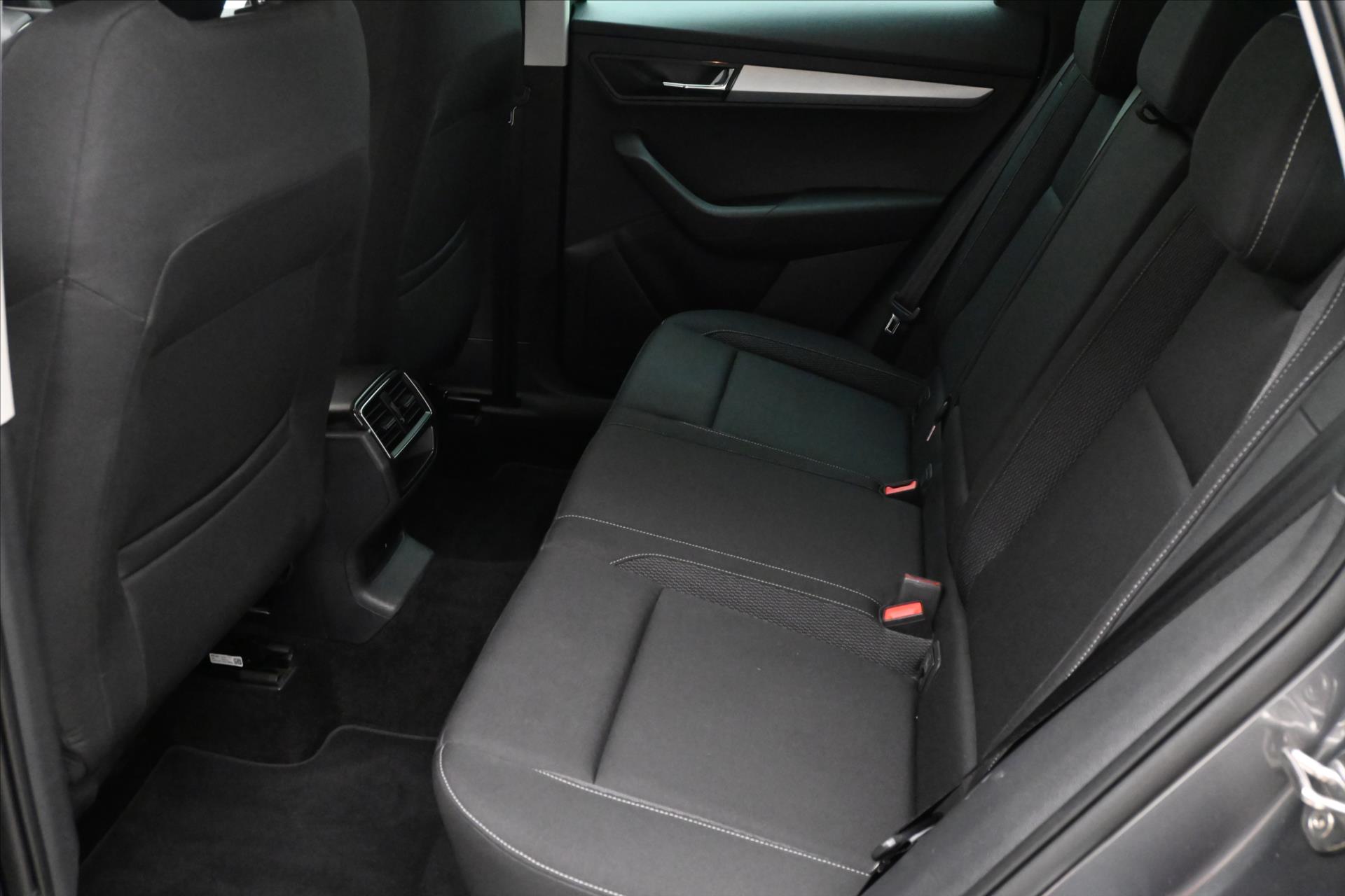 Hlavní fotografie vozu Škoda Karoq 2,0 TDI 85 kW DSG Ambition Záruka až 5 let (14)