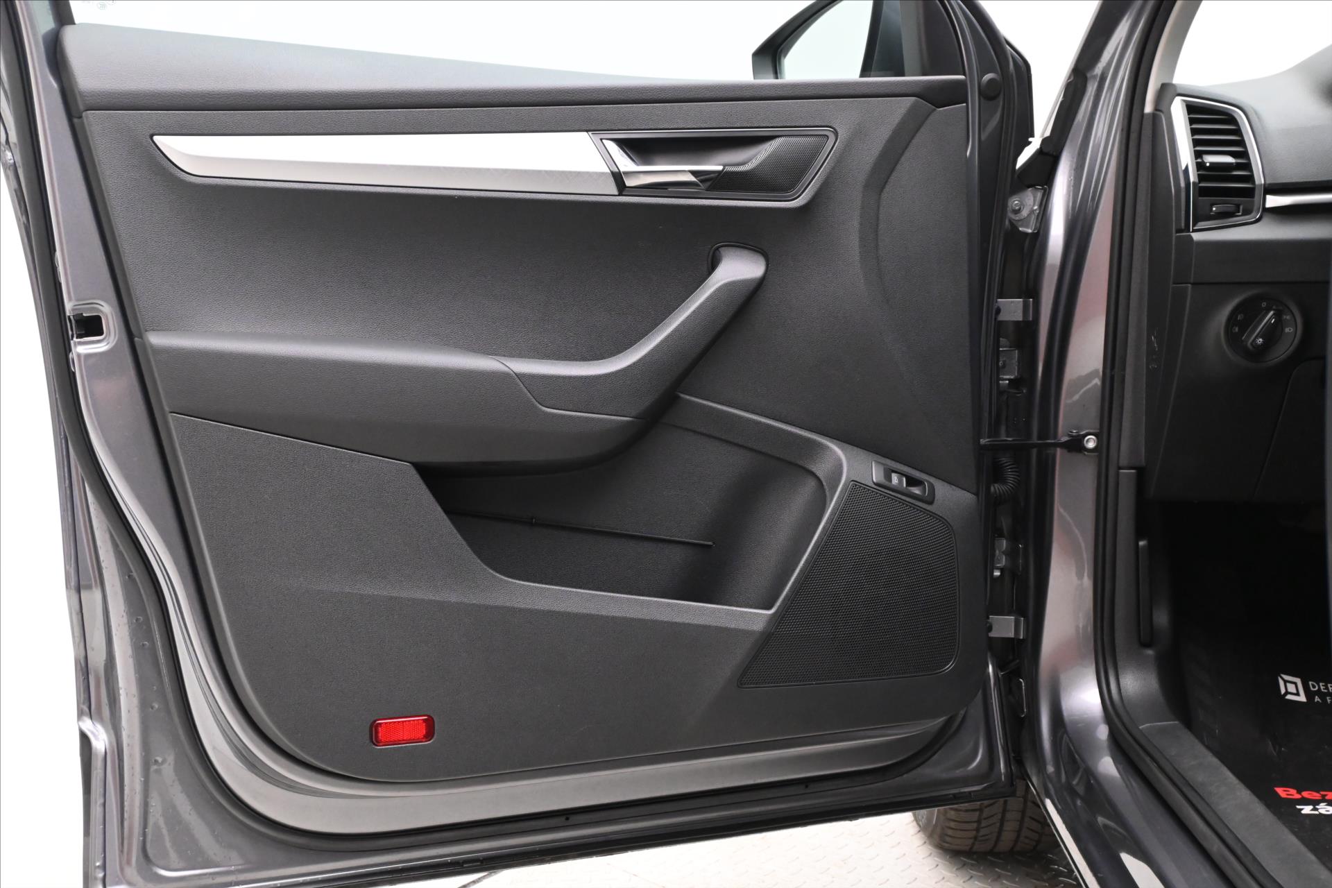 Hlavní fotografie vozu Škoda Karoq 2,0 TDI 85 kW DSG Ambition Záruka až 5 let (24)