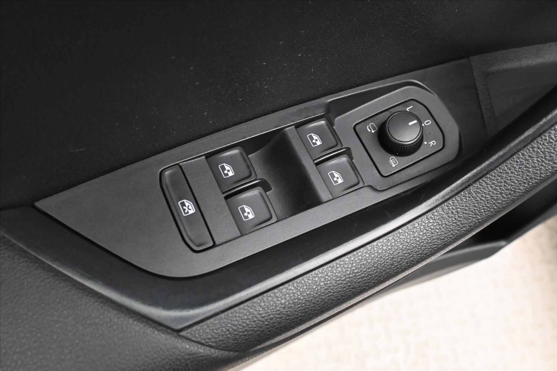 Hlavní fotografie vozu Škoda Karoq 2,0 TDI 85 kW DSG Ambition Záruka až 5 let (25)