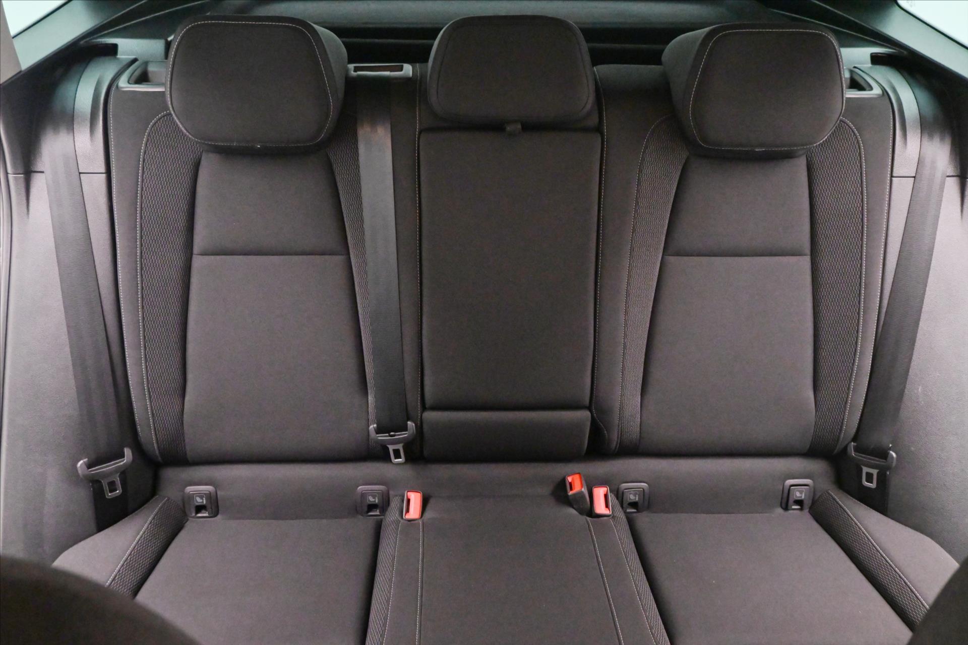 Hlavní fotografie vozu Škoda Karoq 2,0 TDI 85 kW DSG Ambition Záruka až 5 let (28)