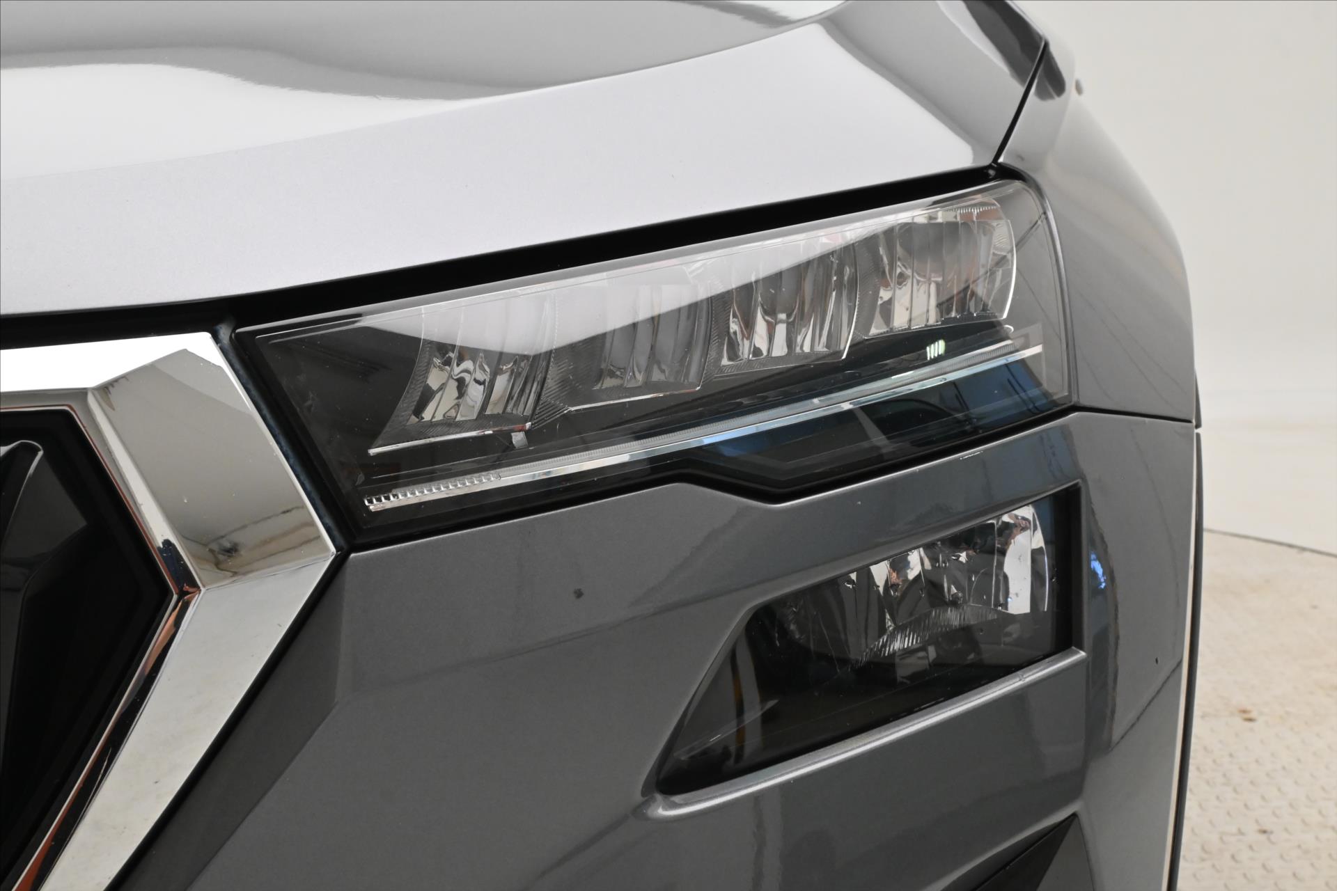 Hlavní fotografie vozu Škoda Karoq 2,0 TDI 85 kW DSG Ambition Záruka až 5 let (29)