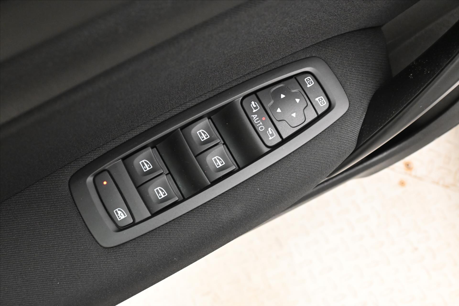 Hlavní fotografie vozu Renault Mégane 1,3 Tce 103 kW Sport Tourer Záruka až 5 let (23)