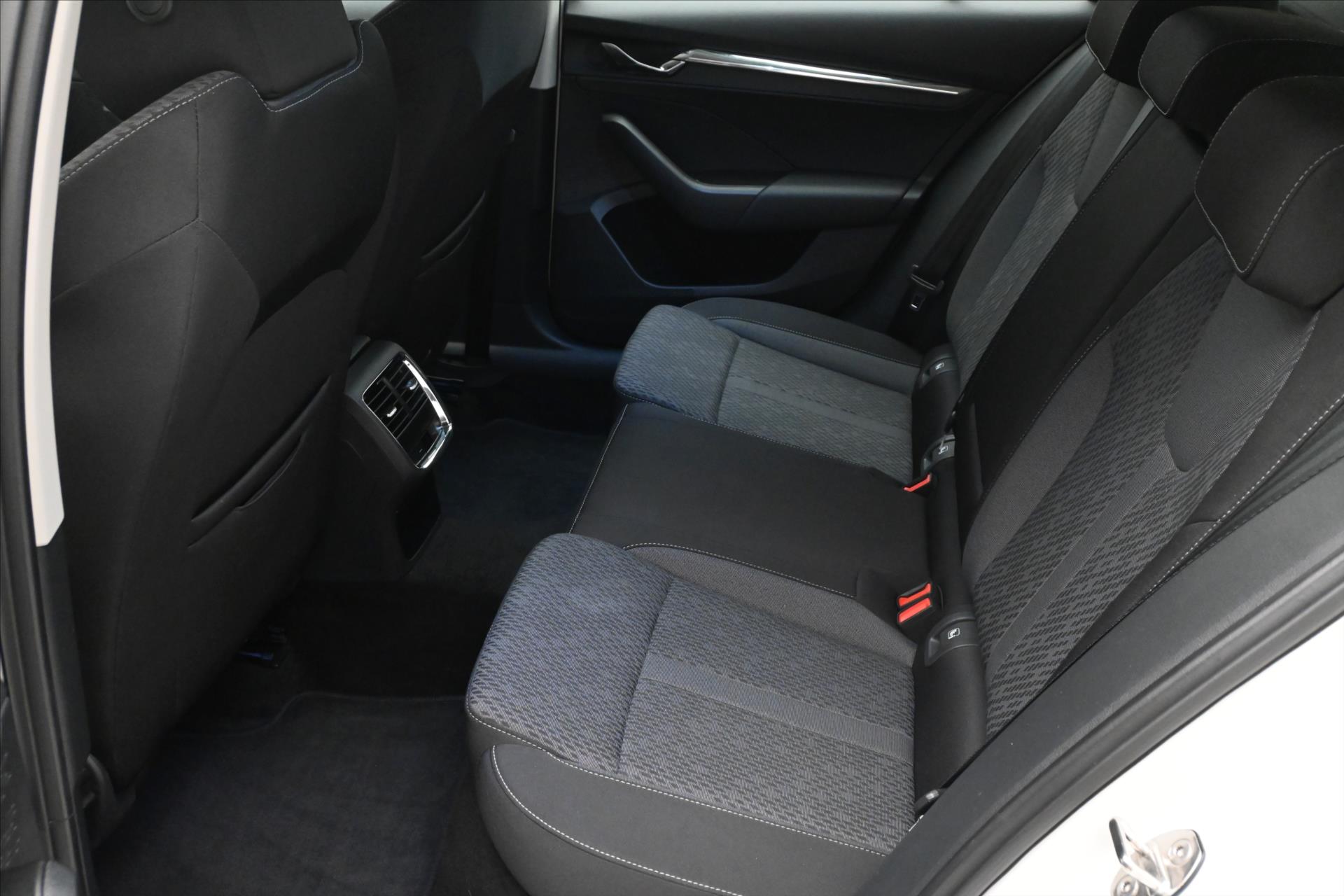 Hlavní fotografie vozu Škoda Octavia 2,0 TDI 110 kW DSG Style Záruka až 5 let (14)