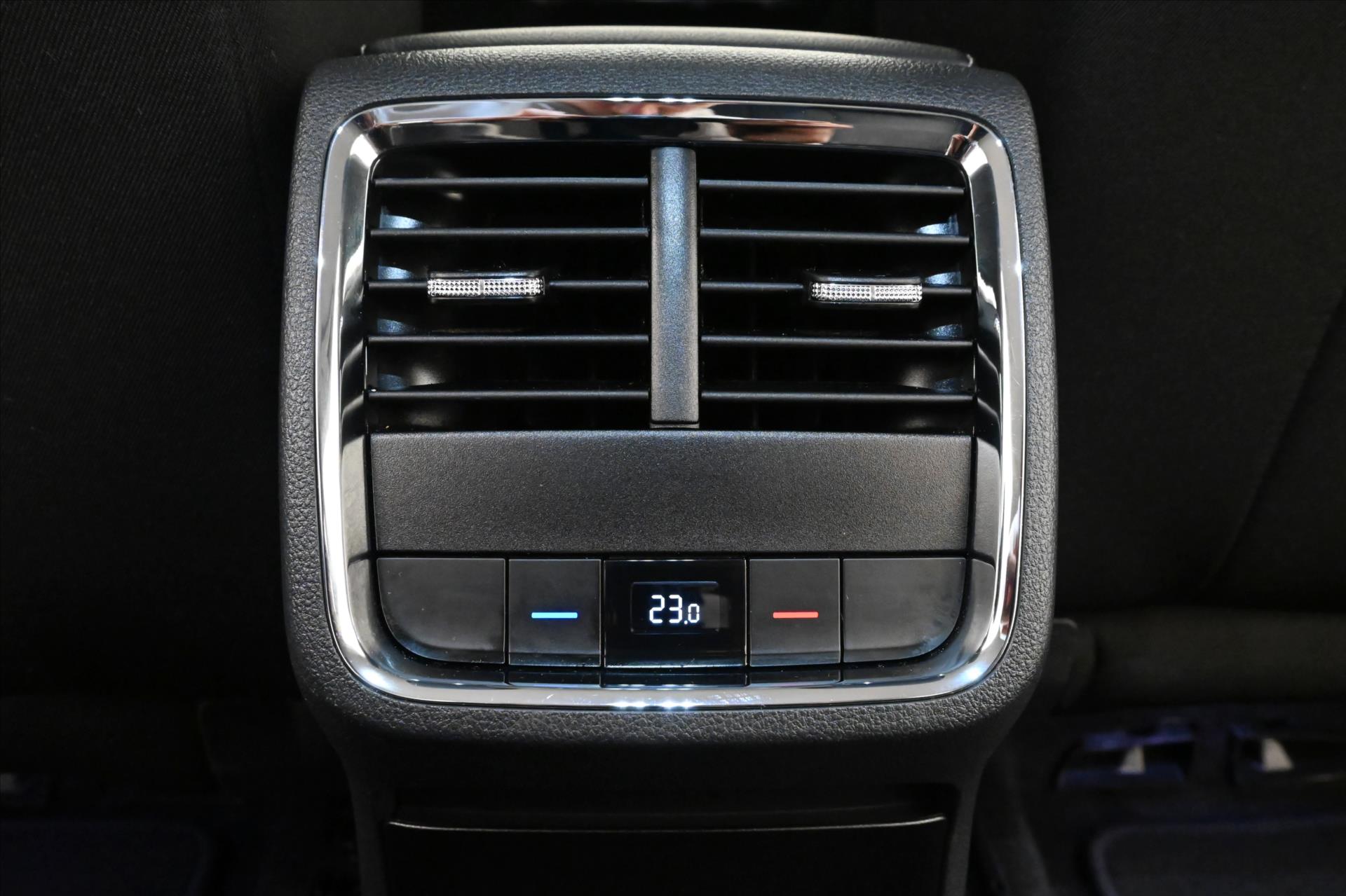 Hlavní fotografie vozu Škoda Octavia 2,0 TDI 110 kW DSG Style Záruka až 5 let (22)