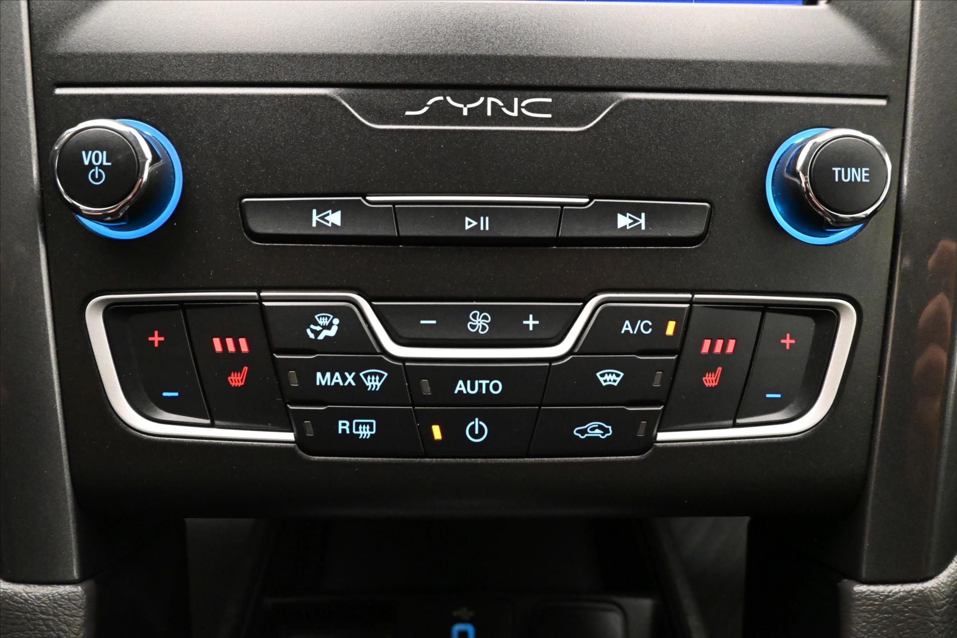 Hlavní fotografie vozu Ford Mondeo 2,0 EcoBlue 140 kW AT8 Titanium Záruka až 5 let (21)