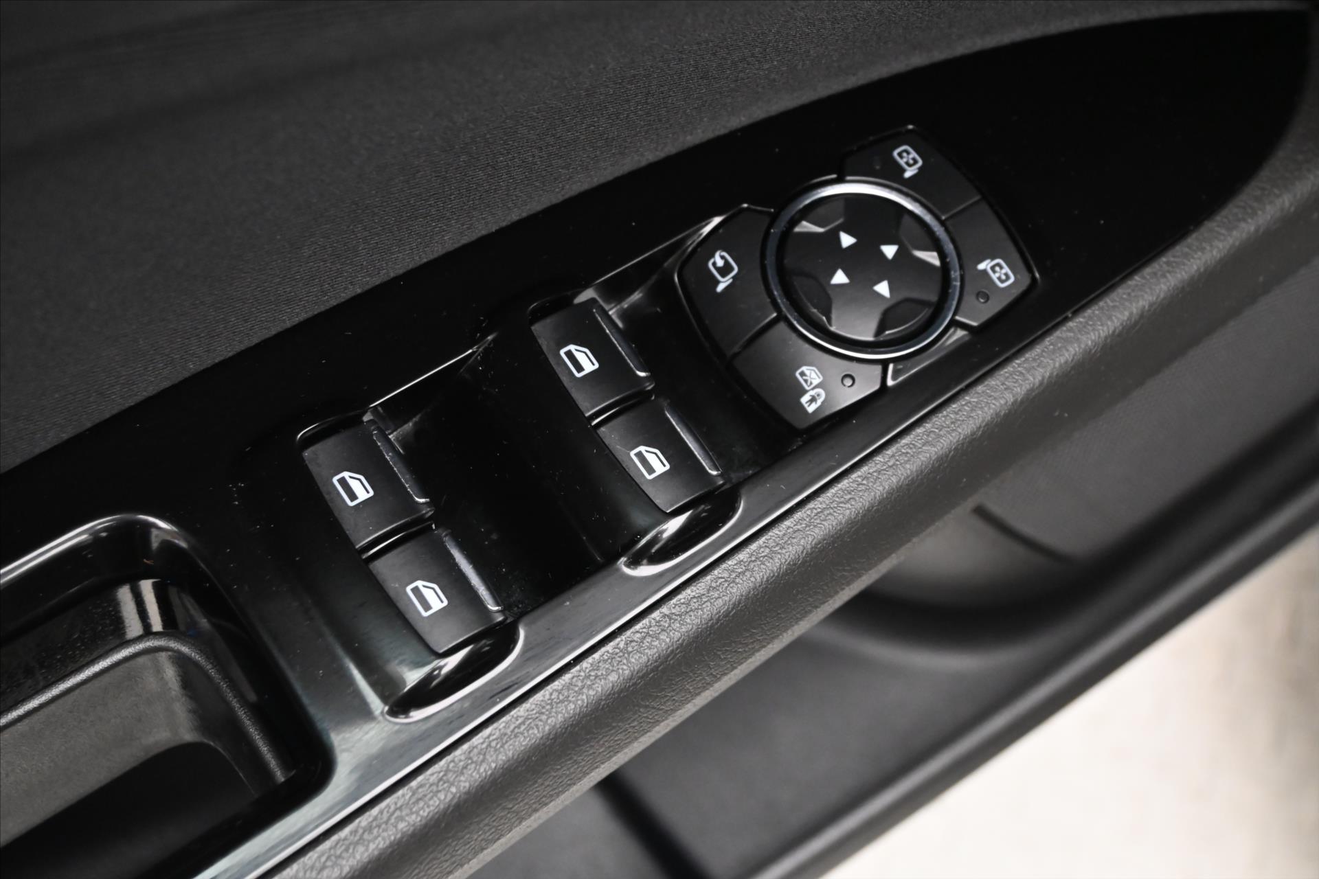 Hlavní fotografie vozu Ford Mondeo 2,0 EcoBlue 140 kW AT8 Titanium Záruka až 5 let (25)