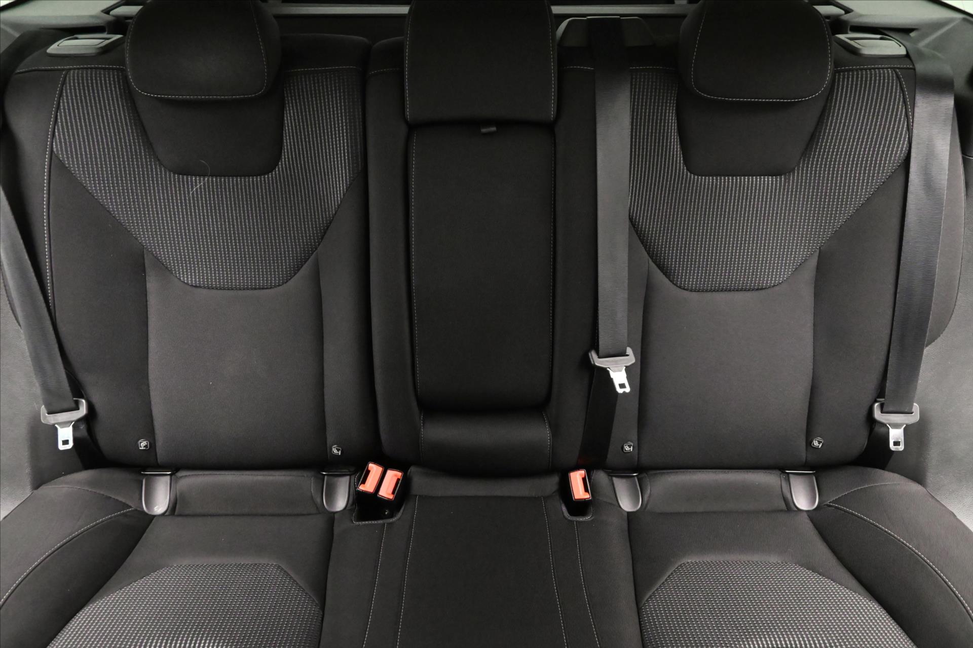 Hlavní fotografie vozu Ford Mondeo 2,0 EcoBlue 140 kW AT8 Titanium Záruka až 5 let (27)