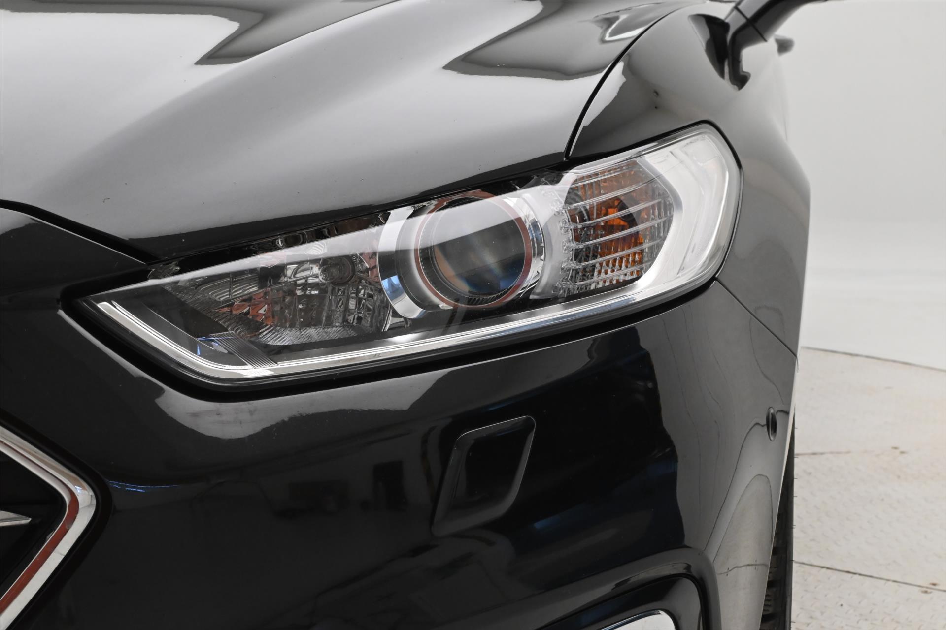 Hlavní fotografie vozu Ford Mondeo 2,0 EcoBlue 140 kW AT8 Titanium Záruka až 5 let (29)