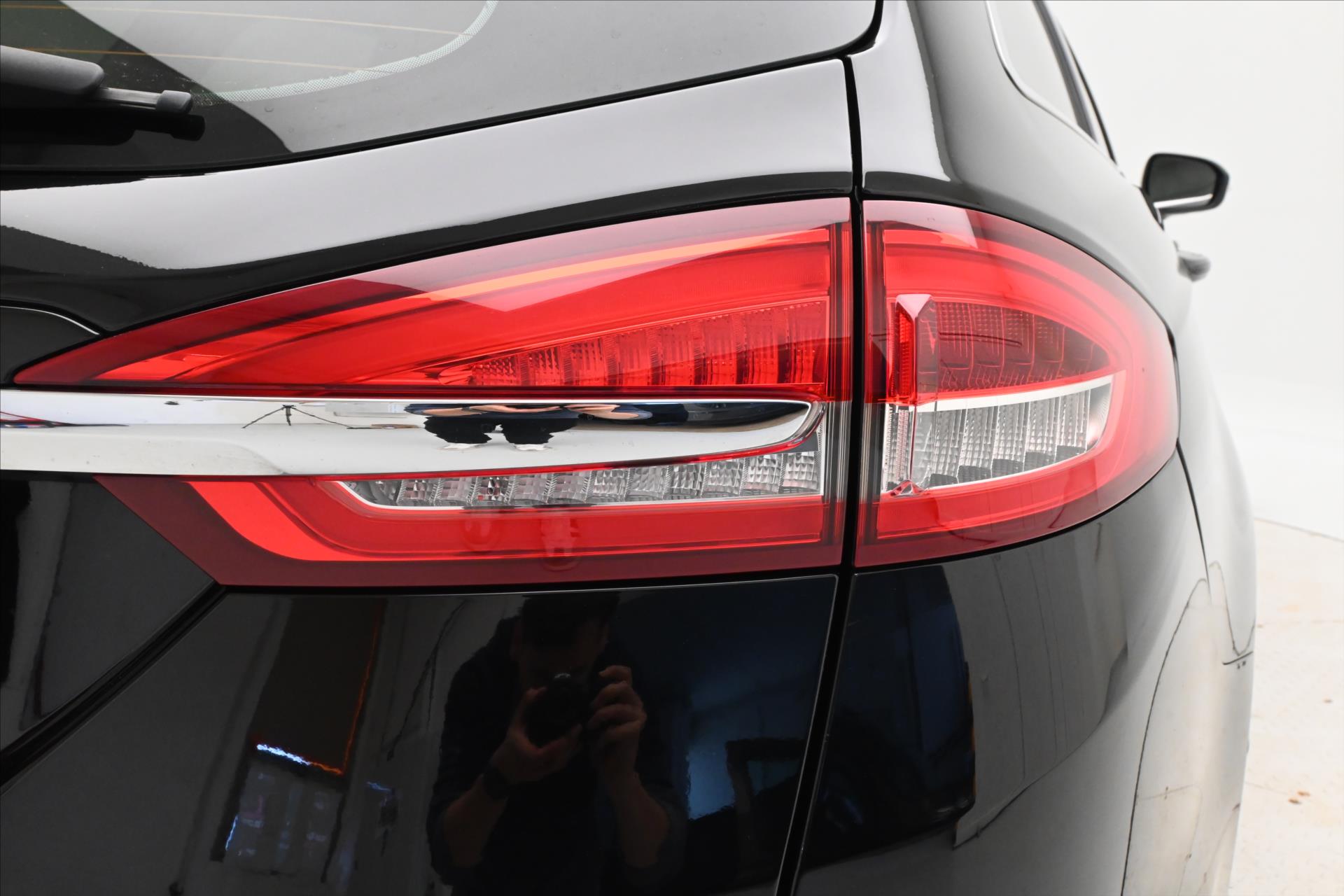 Hlavní fotografie vozu Ford Mondeo 2,0 EcoBlue 140 kW AT8 Titanium Záruka až 5 let (30)