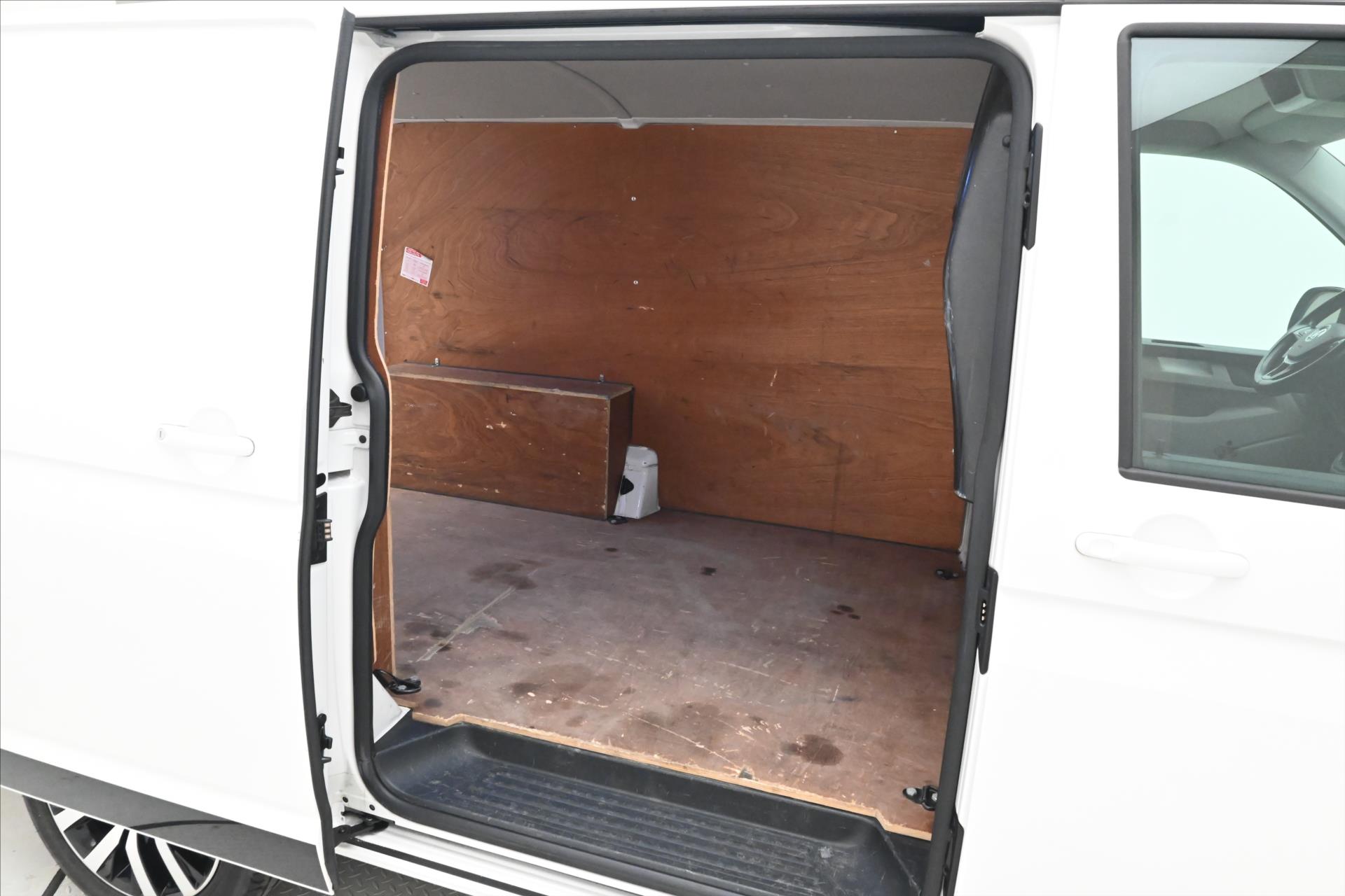 Hlavní fotografie vozu Volkswagen Transporter 2,0 TDI 110kW DSG Záruka až 5 let (11)