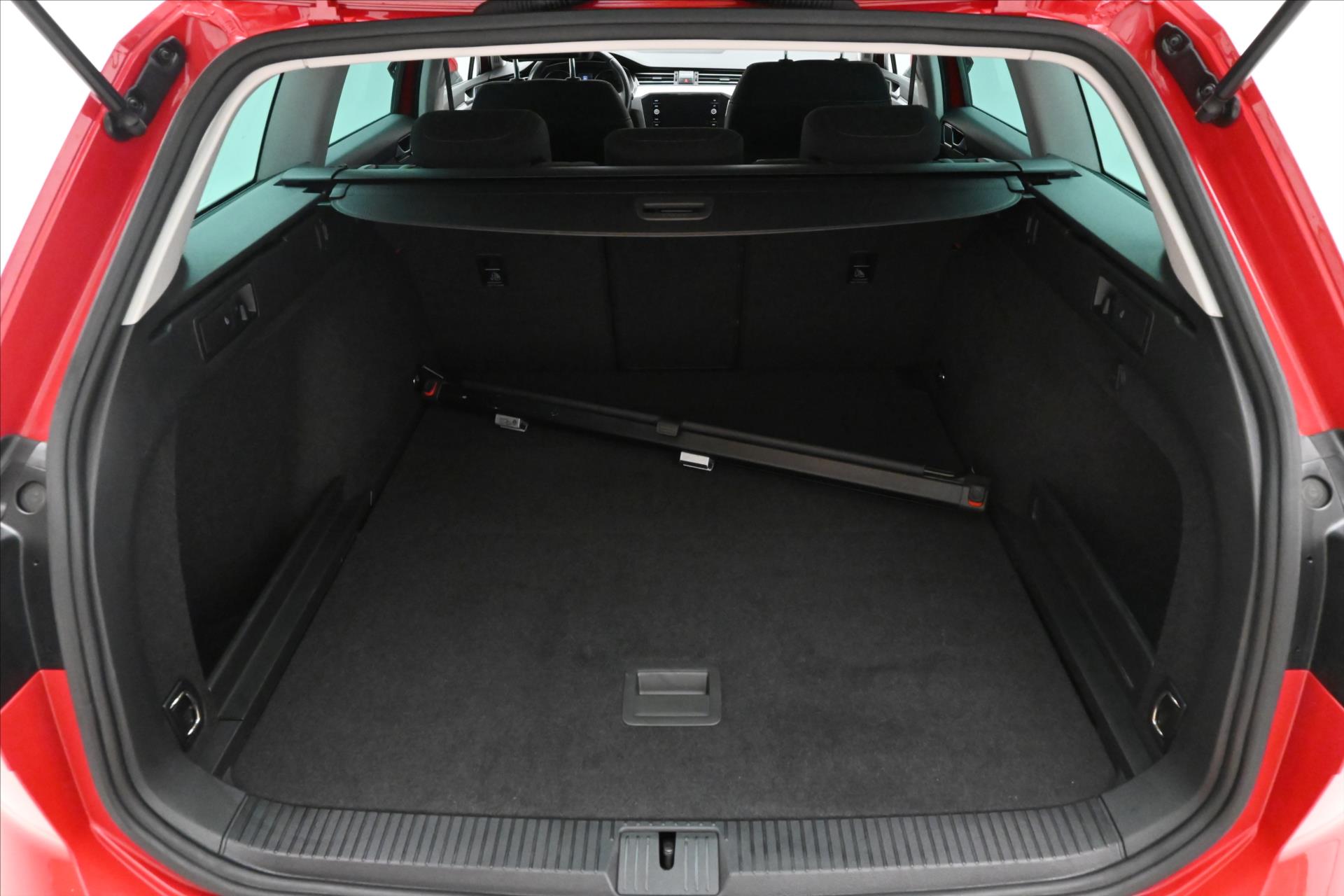 Hlavní fotografie vozu Volkswagen Passat 2,0 TDI 110 KW DSG BUSINESS Záruka až 5 let (10)