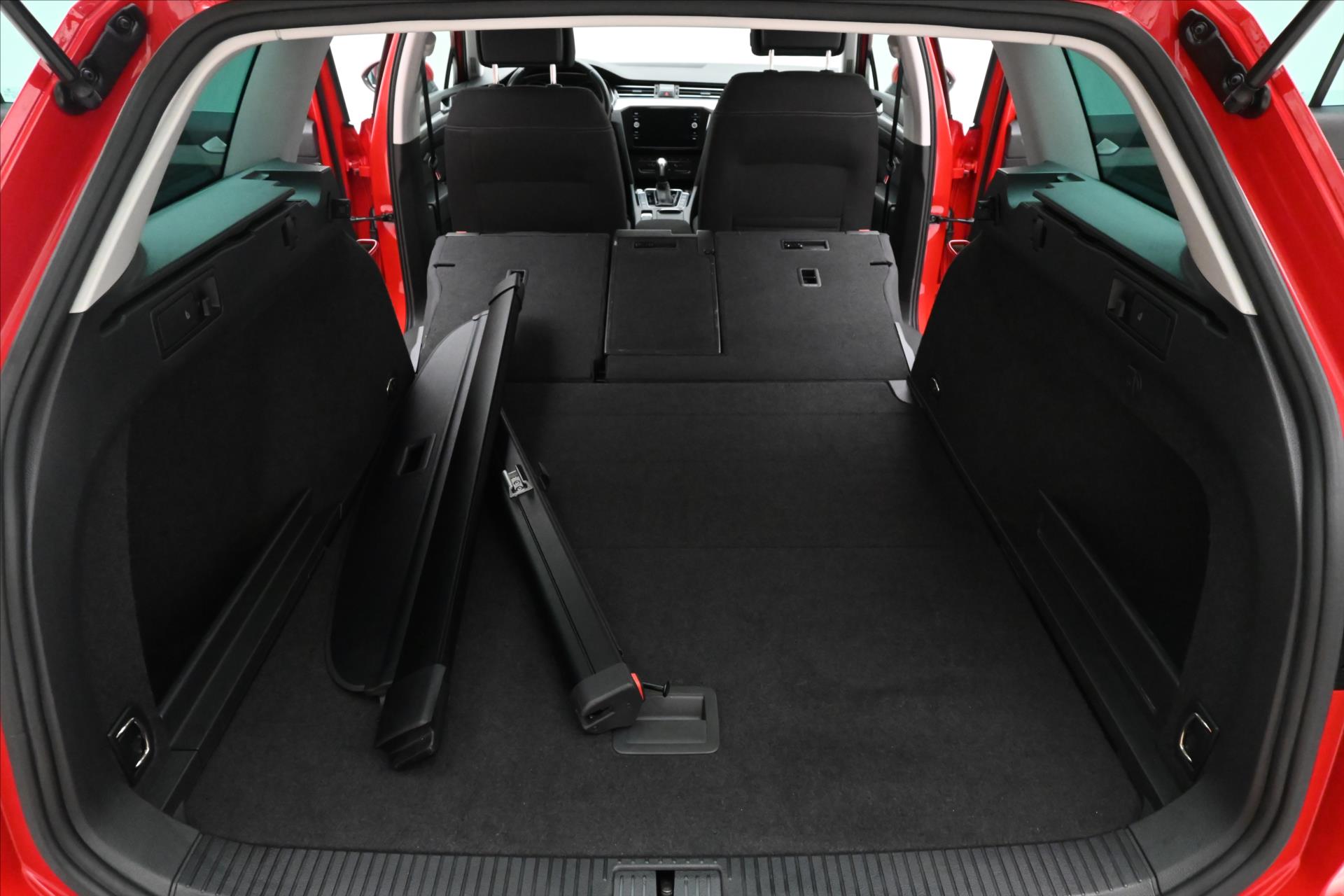 Hlavní fotografie vozu Volkswagen Passat 2,0 TDI 110 KW DSG BUSINESS Záruka až 5 let (11)