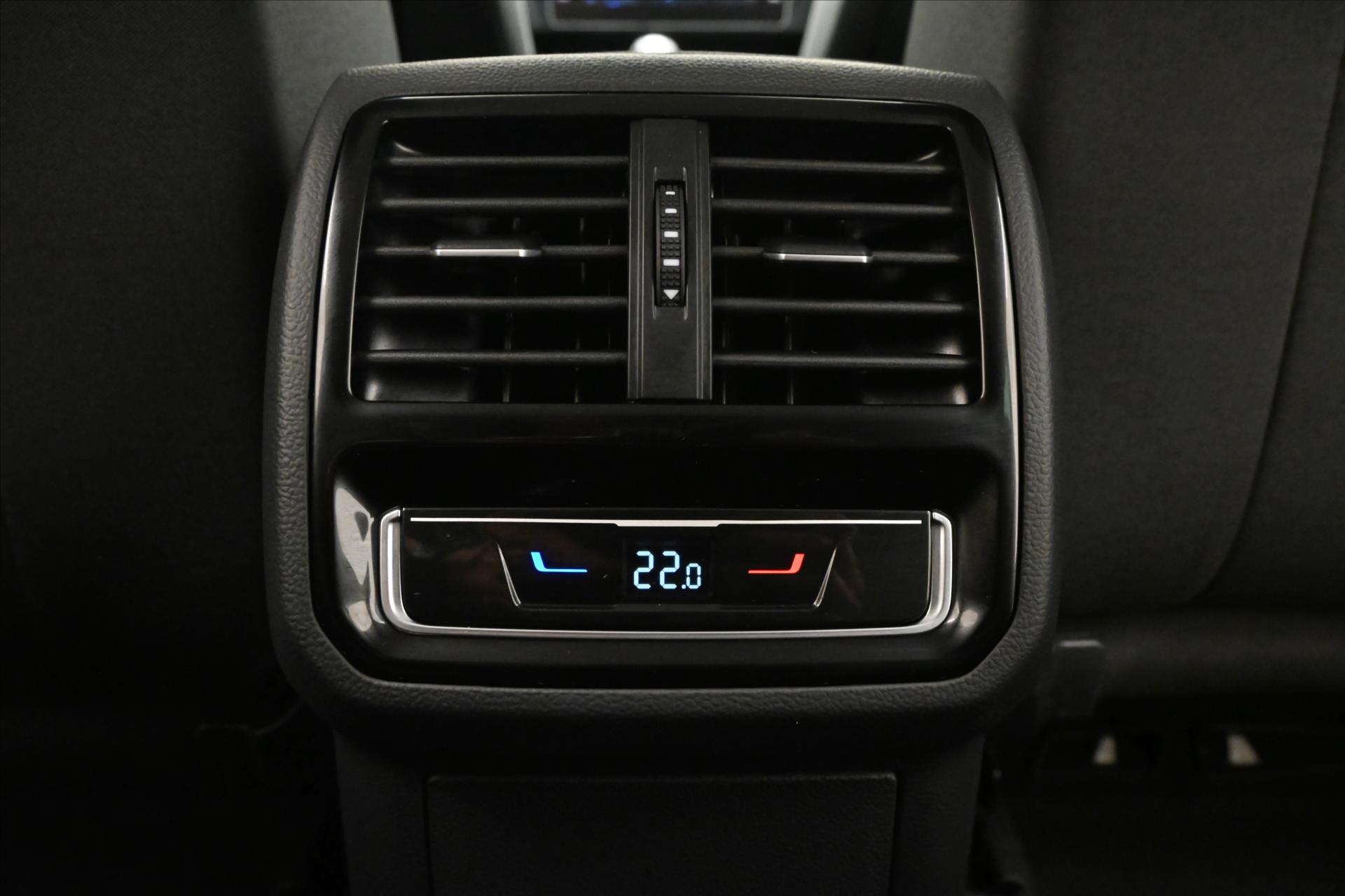 Hlavní fotografie vozu Volkswagen Passat 2,0 TDI 110 KW DSG BUSINESS Záruka až 5 let (22)