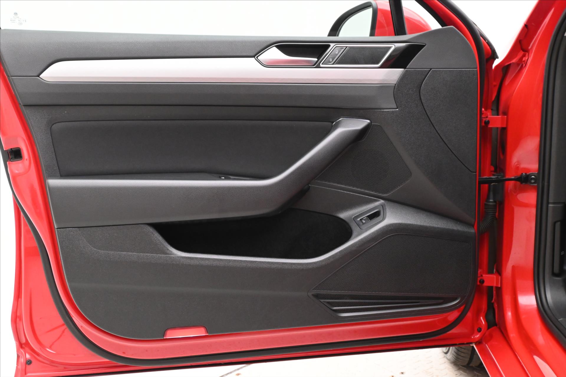 Hlavní fotografie vozu Volkswagen Passat 2,0 TDI 110 KW DSG BUSINESS Záruka až 5 let (25)