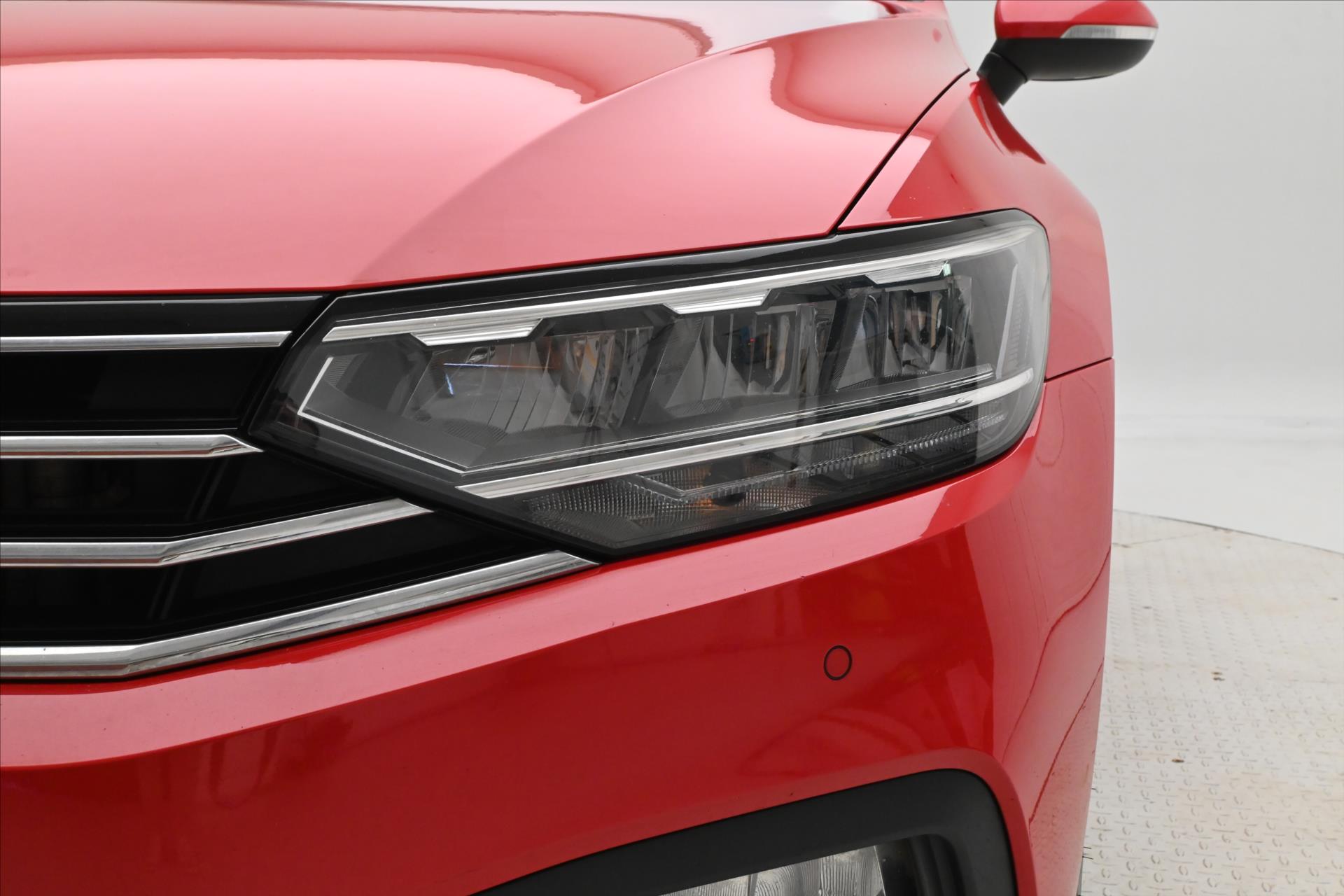 Hlavní fotografie vozu Volkswagen Passat 2,0 TDI 110 KW DSG BUSINESS Záruka až 5 let (29)