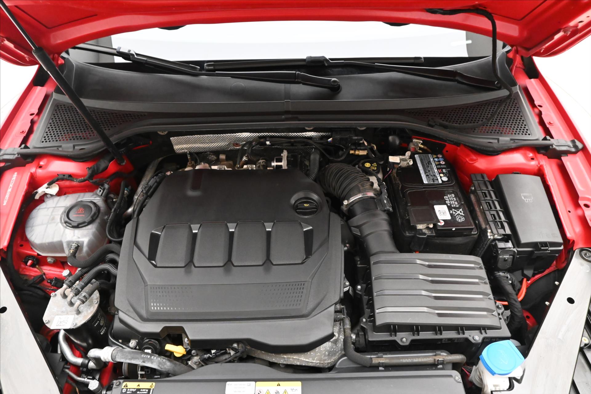 Hlavní fotografie vozu Volkswagen Passat 2,0 TDI 110 KW DSG BUSINESS Záruka až 5 let (9)