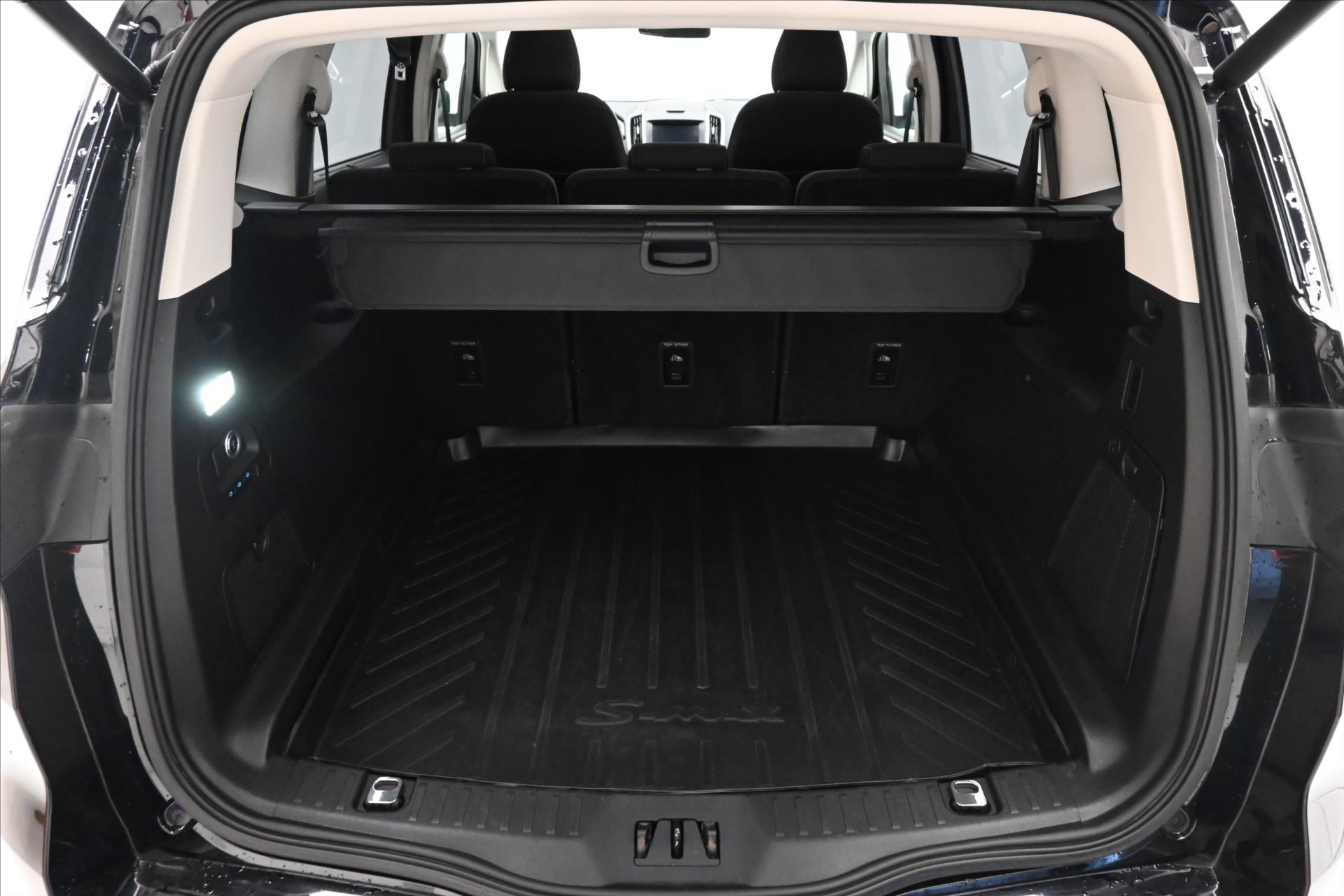 Hlavní fotografie vozu Ford S-MAX 2,0 TDCI 140kW AT8 Záruka až 5 let (10)