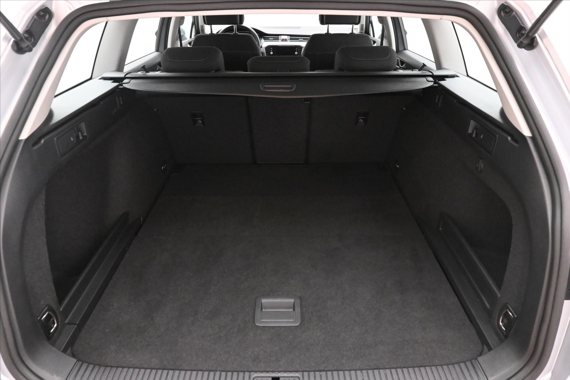 Hlavní fotografie vozu Volkswagen Passat 2,0 TDI 110 kW Business Záruka až 5 let (10)