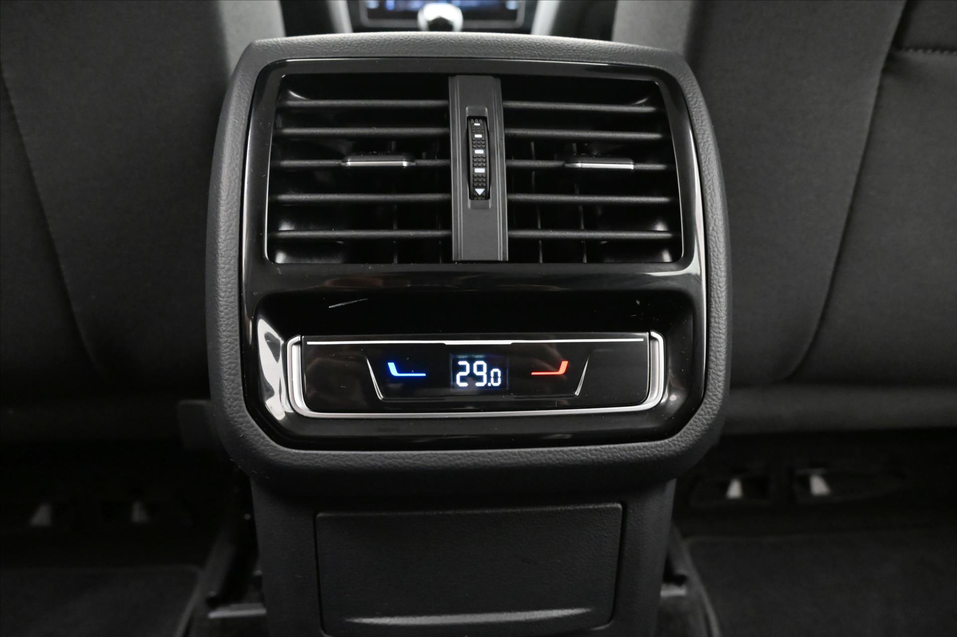 Hlavní fotografie vozu Volkswagen Passat 2,0 TDI 110 kW Business Záruka až 5 let (22)