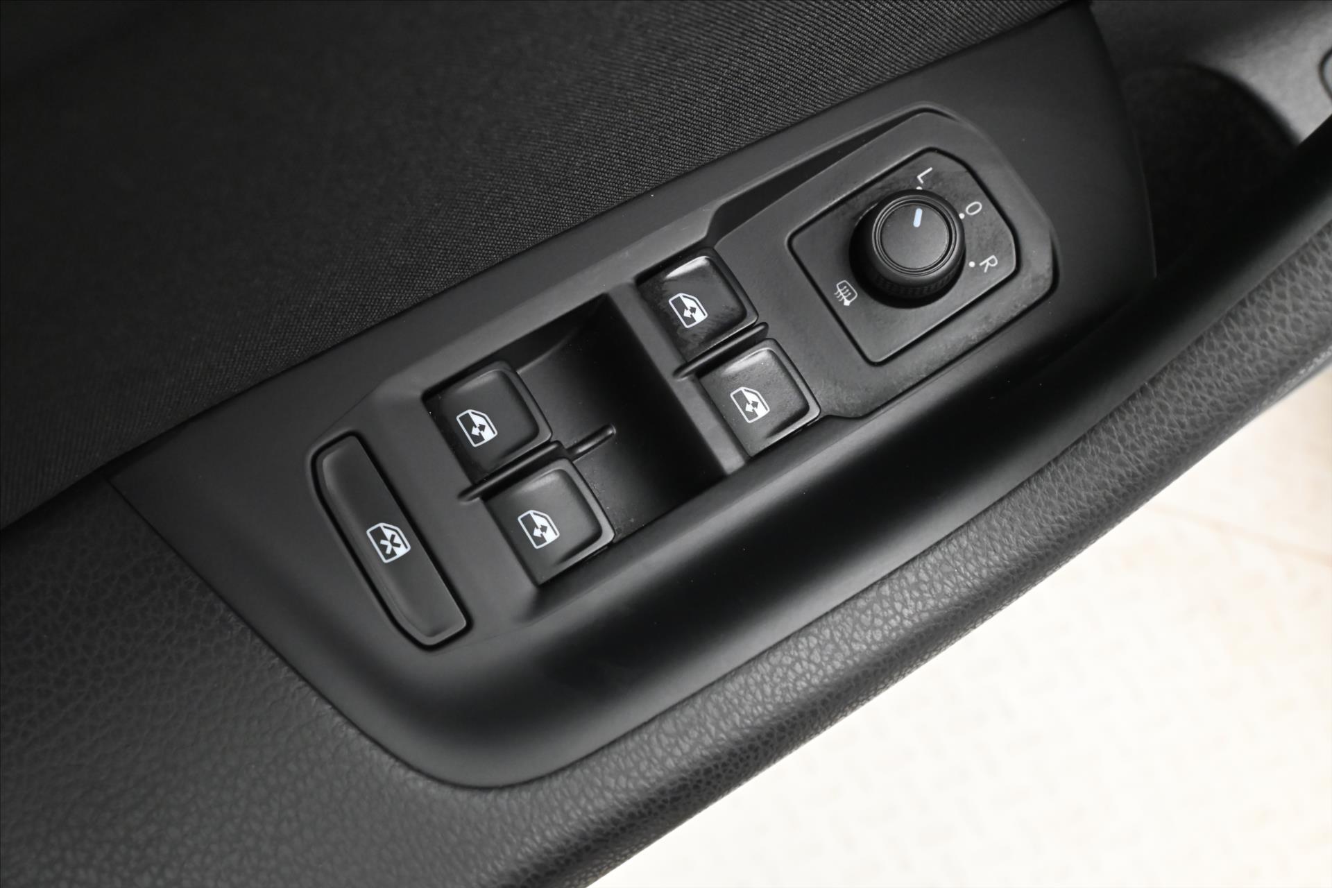 Hlavní fotografie vozu Volkswagen Passat 2,0 TDI 110 kW Business Záruka až 5 let (26)