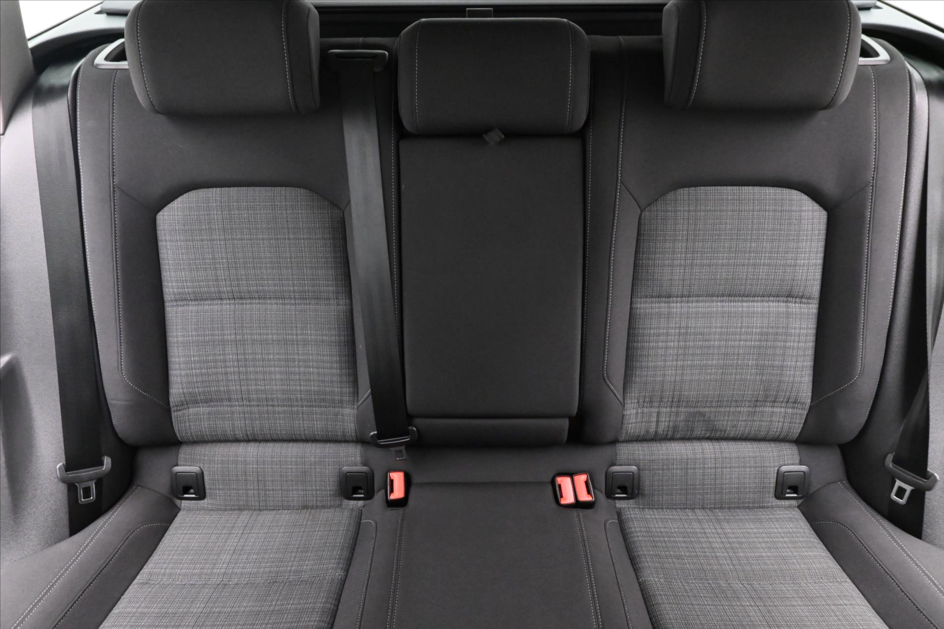 Hlavní fotografie vozu Volkswagen Passat 2,0 TDI 110 kW Business Záruka až 5 let (28)