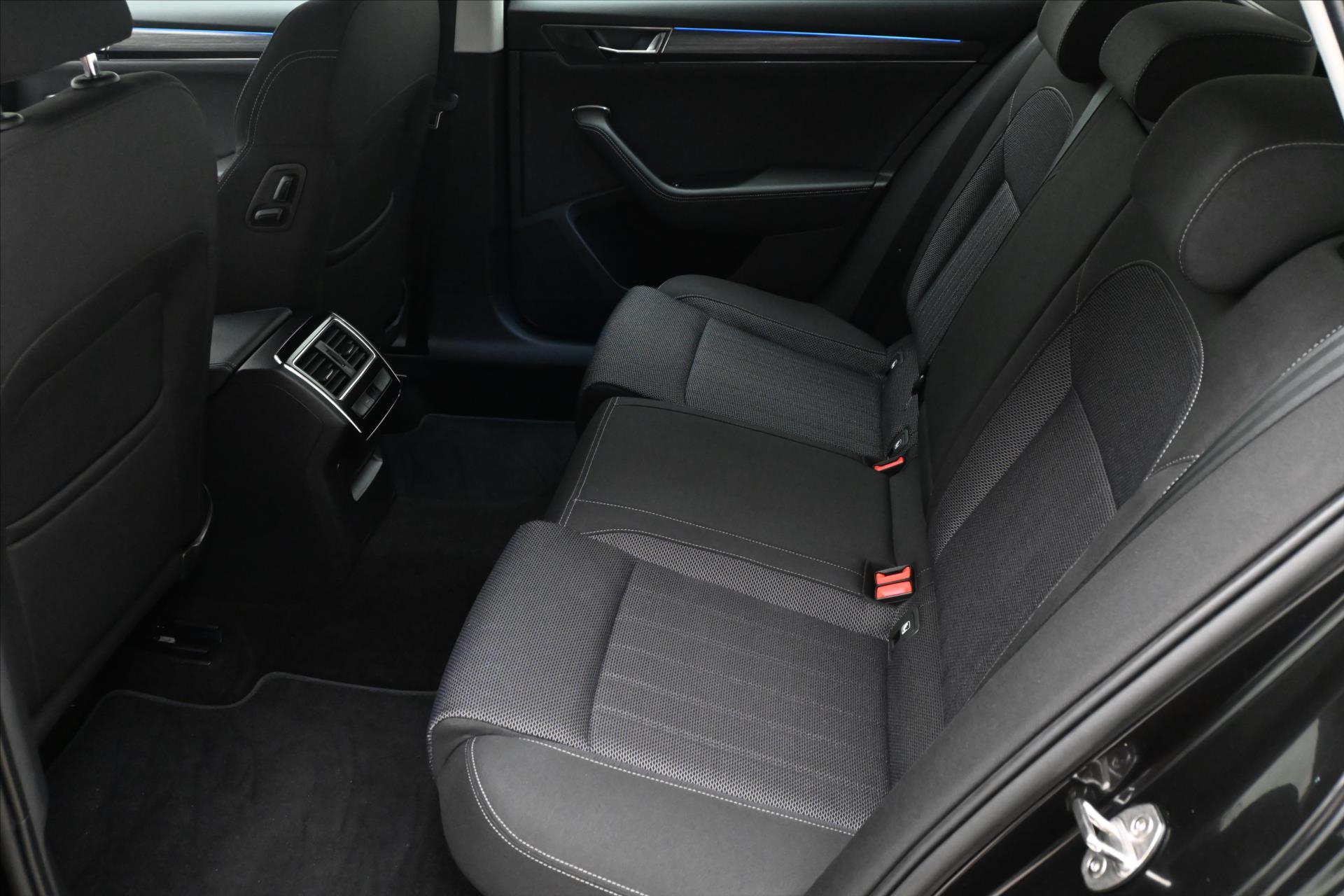 Hlavní fotografie vozu Škoda Superb 2,0 TDI 110 kW DSG Style Záruka až 5 let (14)