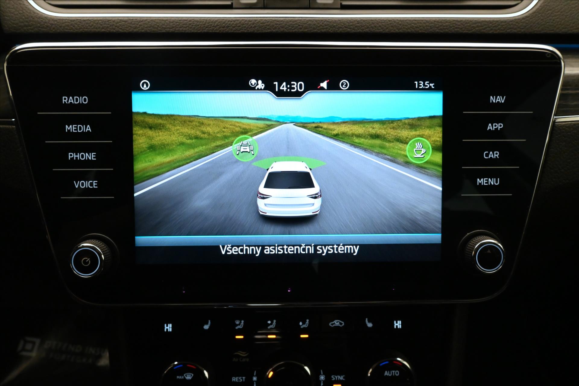 Hlavní fotografie vozu Škoda Superb 2,0 TDI 110 kW DSG Style Záruka až 5 let (19)