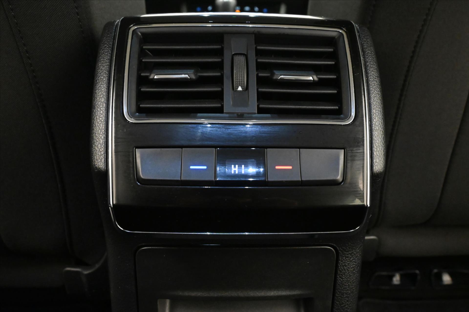 Hlavní fotografie vozu Škoda Superb 2,0 TDI 110 kW DSG Style Záruka až 5 let (22)