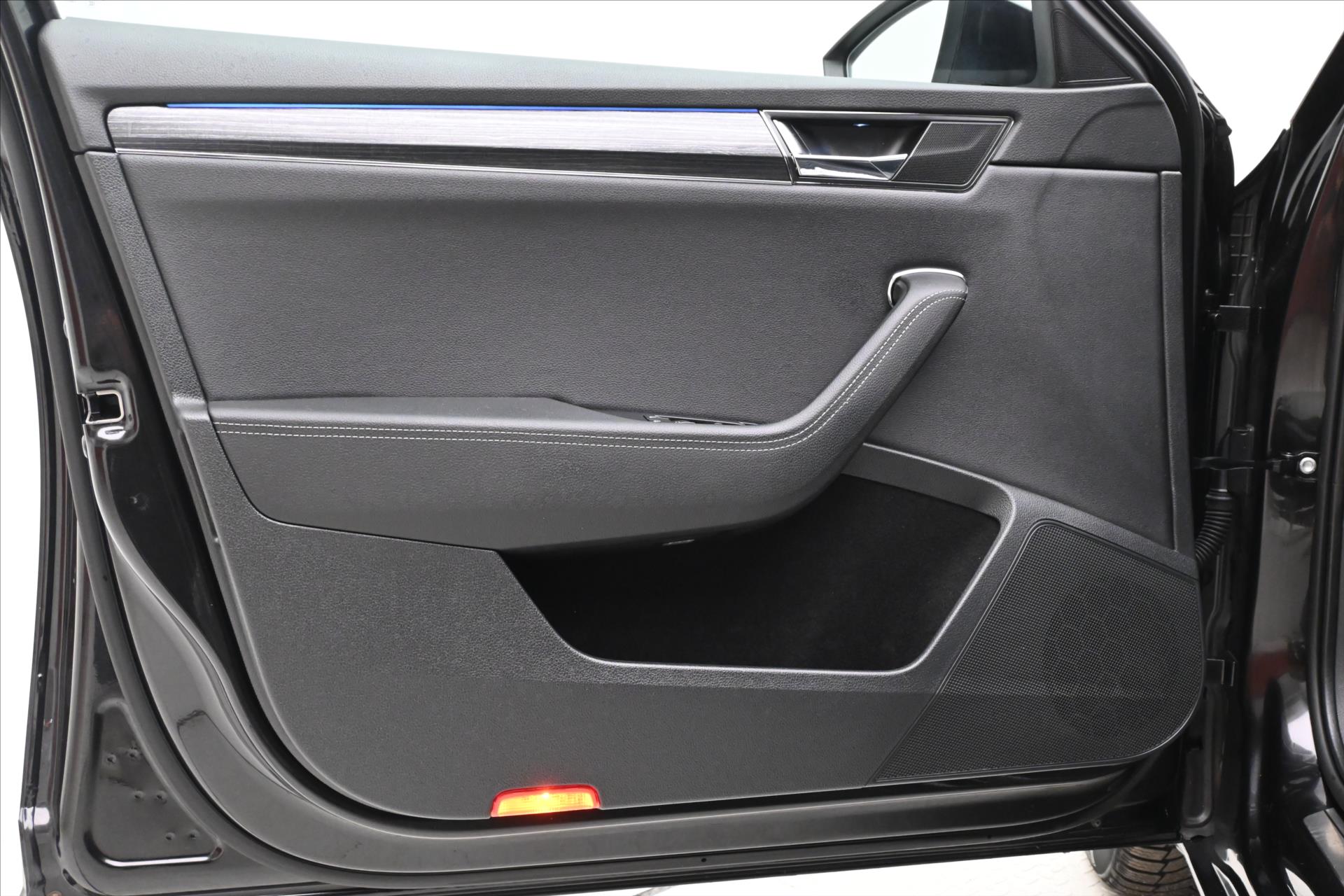 Hlavní fotografie vozu Škoda Superb 2,0 TDI 110 kW DSG Style Záruka až 5 let (25)