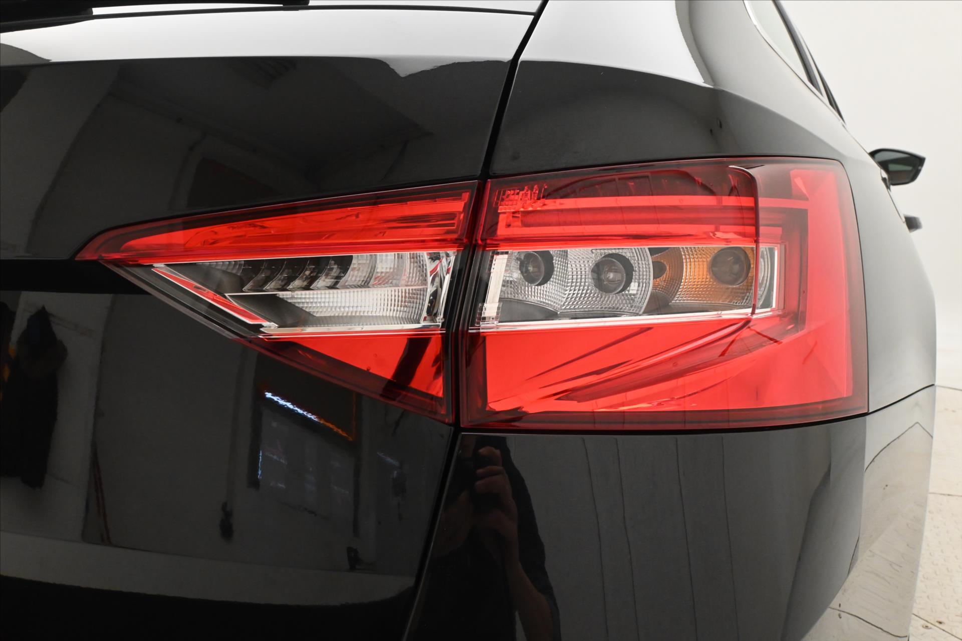 Hlavní fotografie vozu Škoda Superb 2,0 TDI 110 kW DSG Style Záruka až 5 let (30)