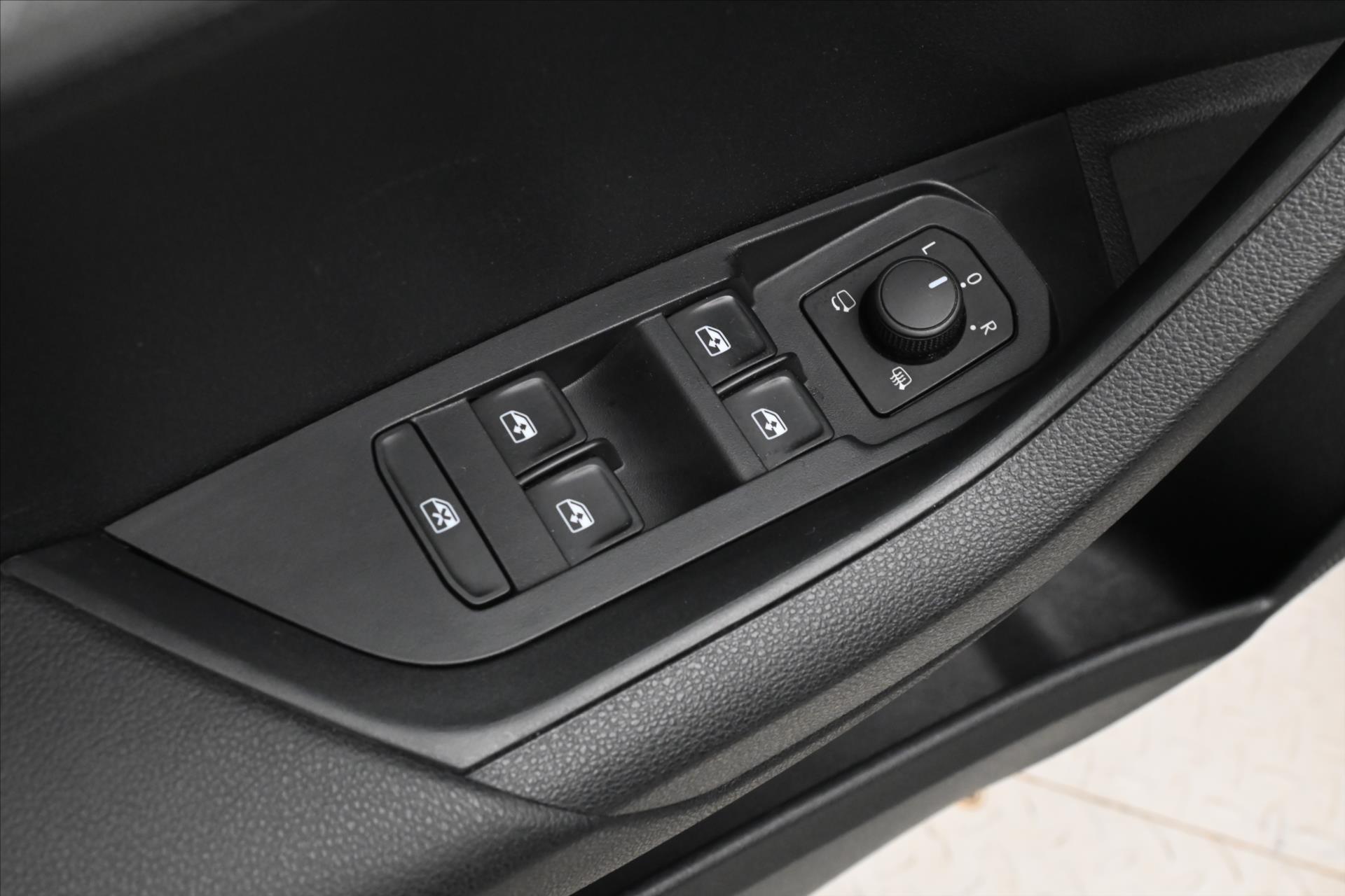 Hlavní fotografie vozu Škoda Karoq 2,0 TDI 85 kW DSG Ambition Záruka až 5 let (25)