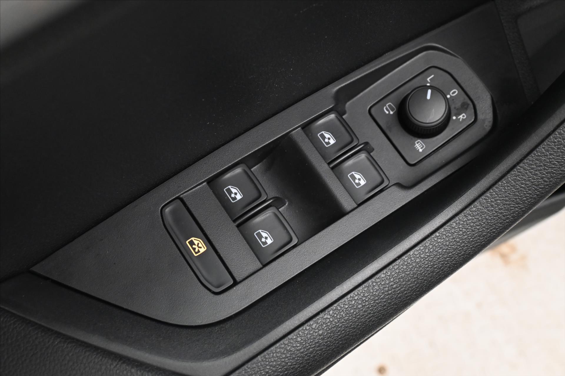 Hlavní fotografie vozu Škoda Karoq 2,0 TDI 85 KW DSG Ambition Záruka až 5 let (25)