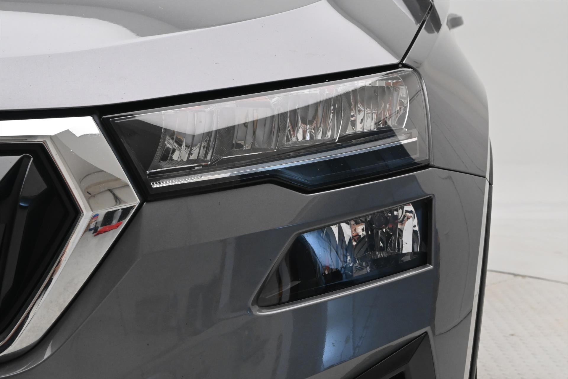 Hlavní fotografie vozu Škoda Karoq 2,0 TDI 85 KW DSG Ambition Záruka až 5 let (29)