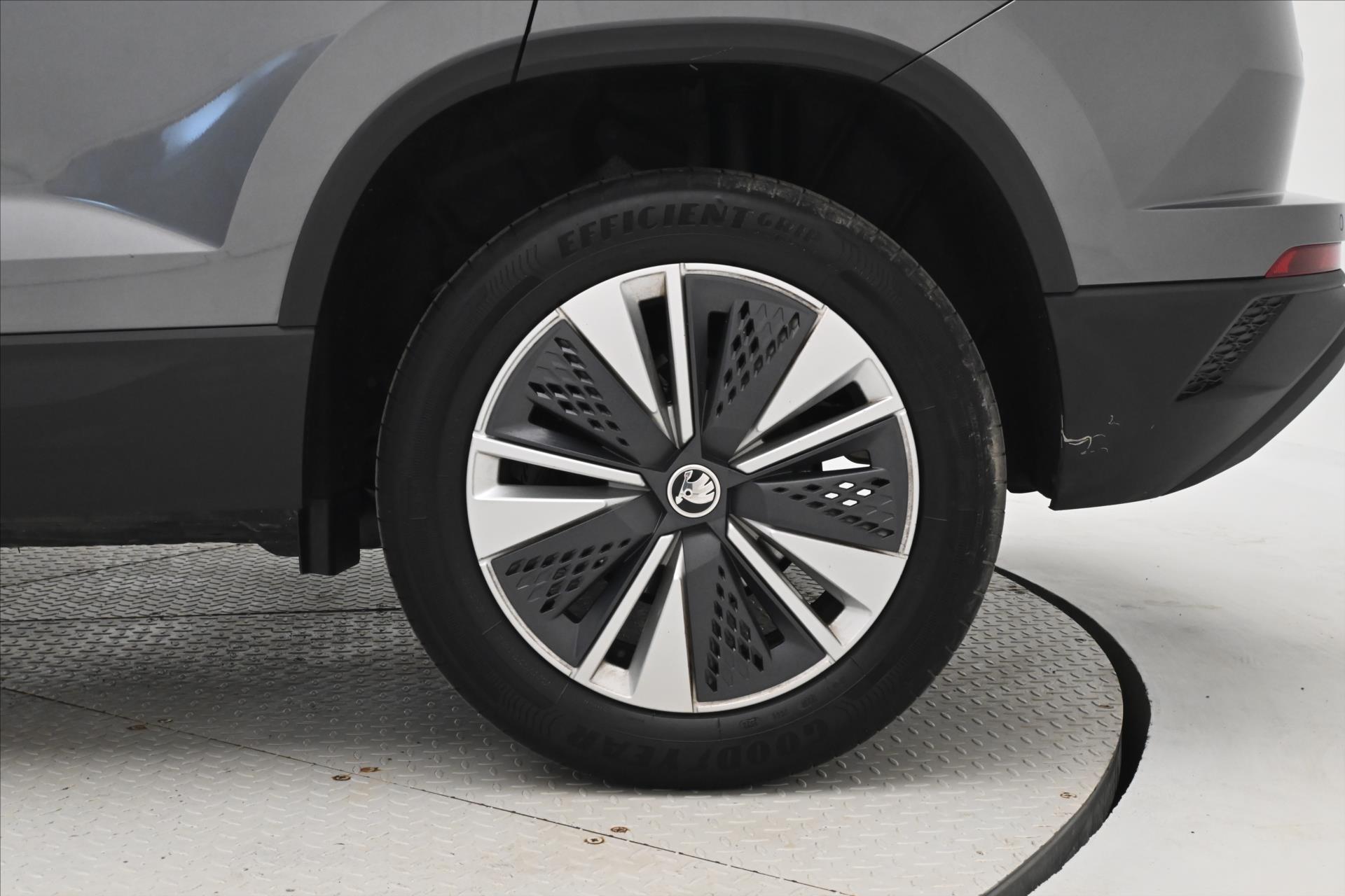 Hlavní fotografie vozu Škoda Karoq 2,0 TDI 85 KW DSG Ambition Záruka až 5 let (31)