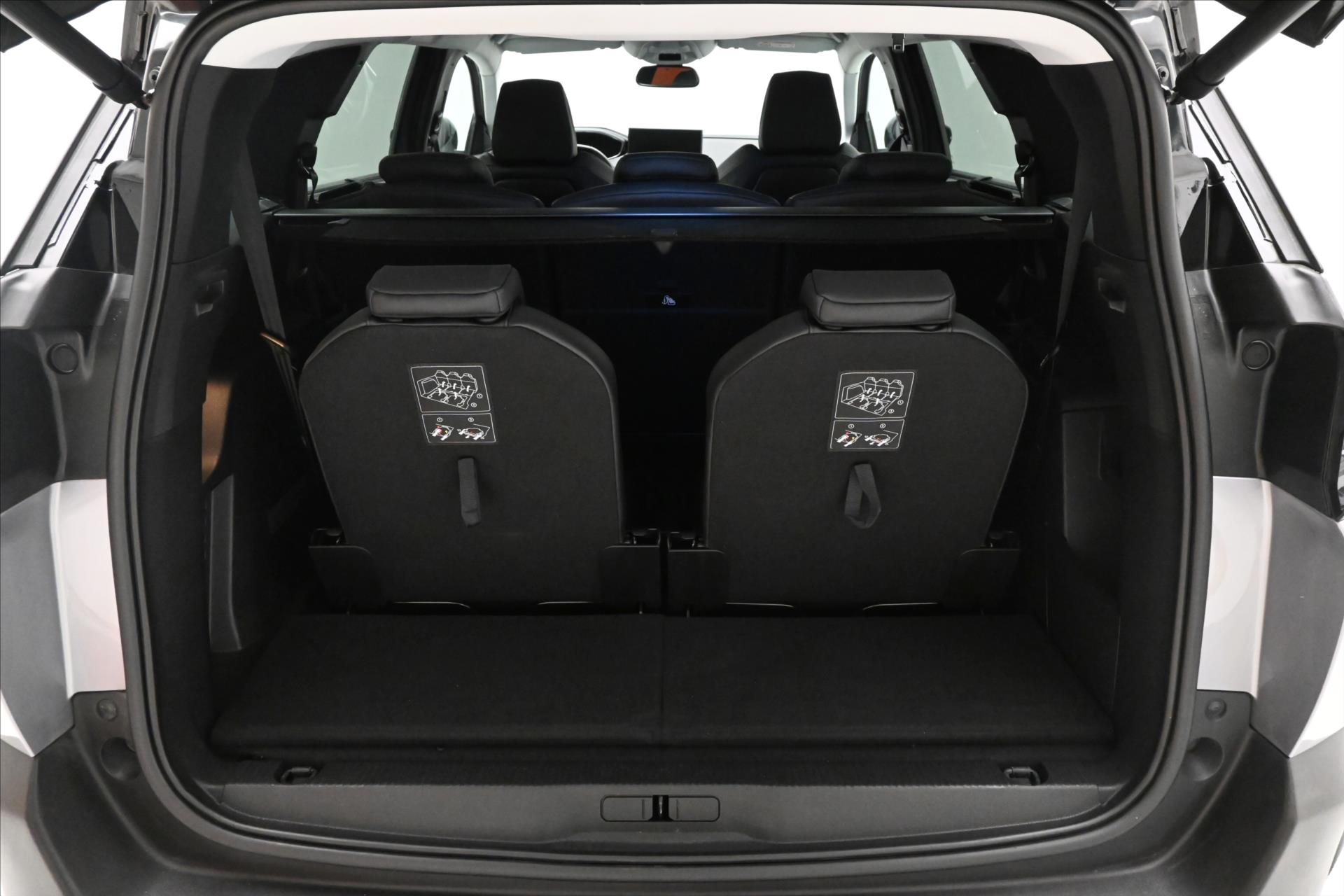 Hlavní fotografie vozu Peugeot 5008 1,5 BlueHdi 96 kW Allure 7míst Záruka až 5 let (10)