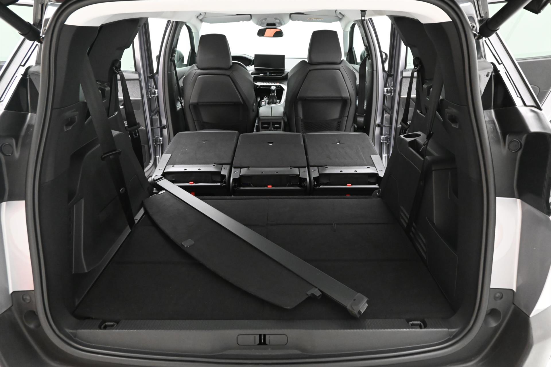 Hlavní fotografie vozu Peugeot 5008 1,5 BlueHdi 96 kW Allure 7míst Záruka až 5 let (12)