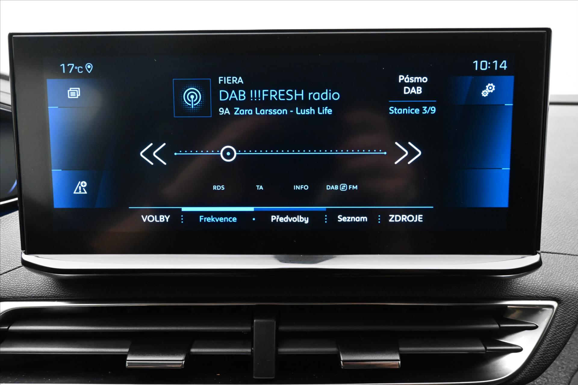 Hlavní fotografie vozu Peugeot 5008 1,5 BlueHdi 96 kW Allure 7míst Záruka až 5 let (20)