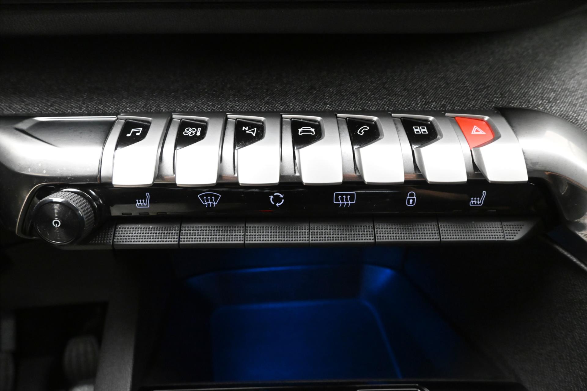 Hlavní fotografie vozu Peugeot 5008 1,5 BlueHdi 96 kW Allure 7míst Záruka až 5 let (21)