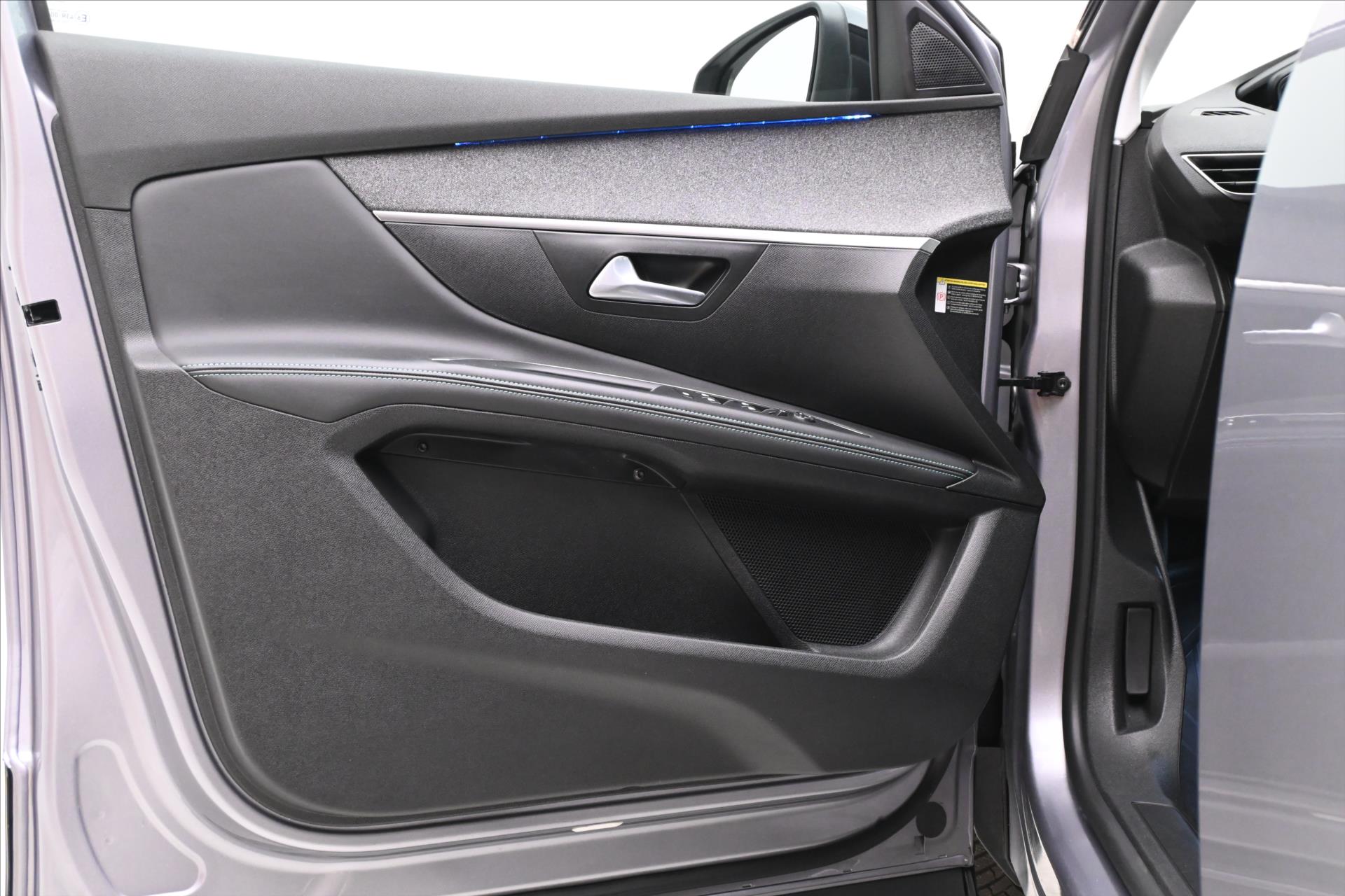 Hlavní fotografie vozu Peugeot 5008 1,5 BlueHdi 96 kW Allure 7míst Záruka až 5 let (23)