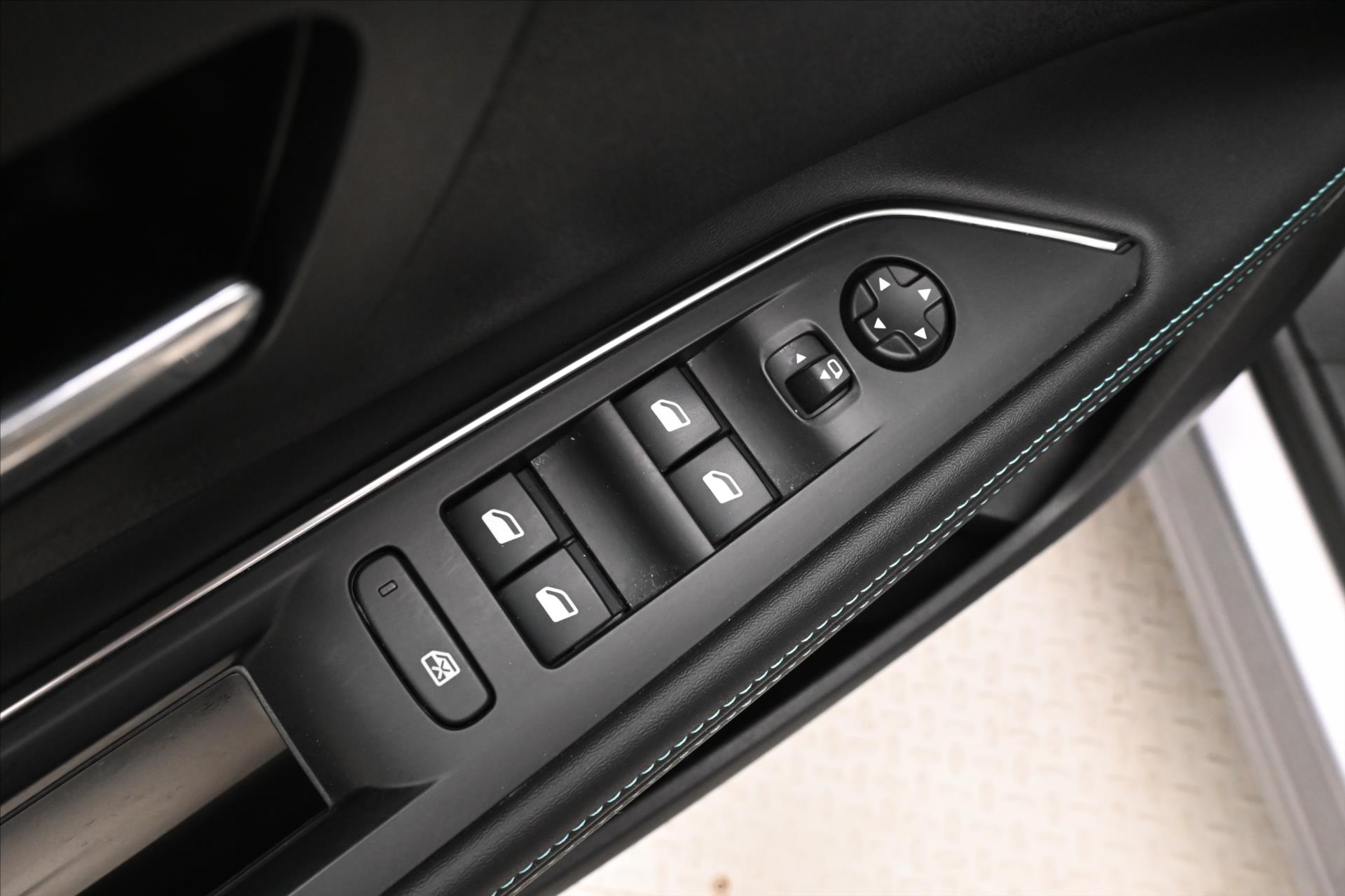 Hlavní fotografie vozu Peugeot 5008 1,5 BlueHdi 96 kW Allure 7míst Záruka až 5 let (24)