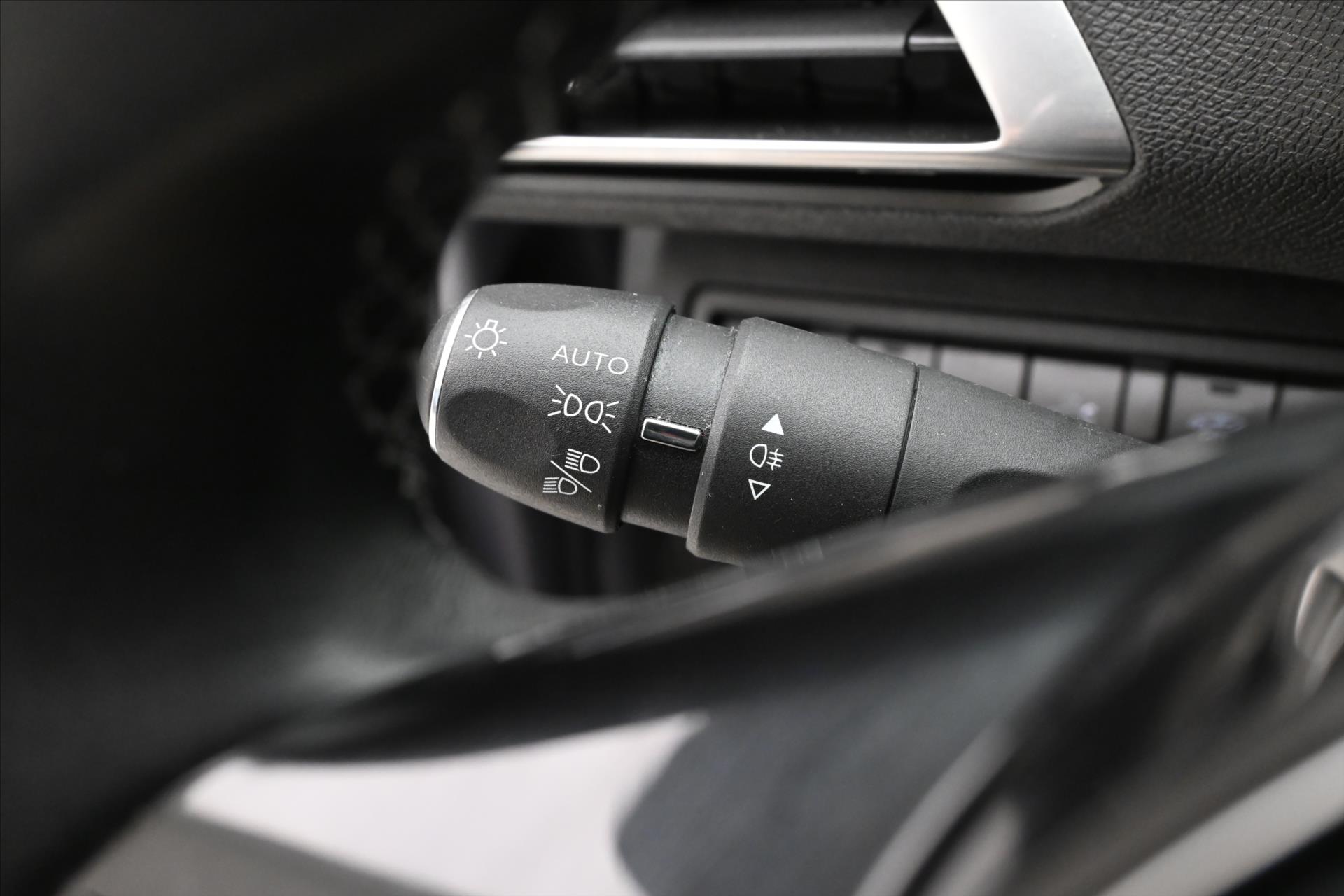 Hlavní fotografie vozu Peugeot 5008 1,5 BlueHdi 96 kW Allure 7míst Záruka až 5 let (25)