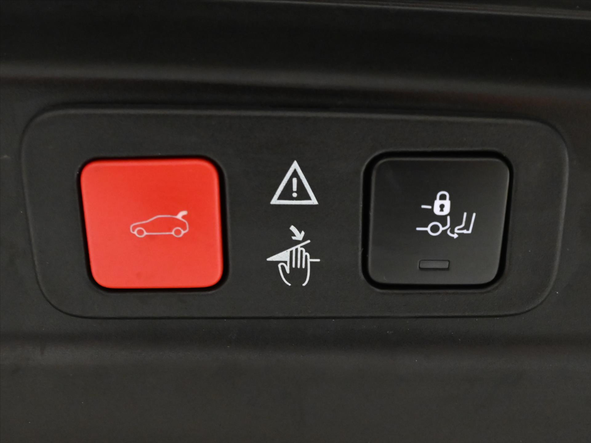 Hlavní fotografie vozu Peugeot 5008 1,5 BlueHdi 96 kW Allure 7míst Záruka až 5 let (26)