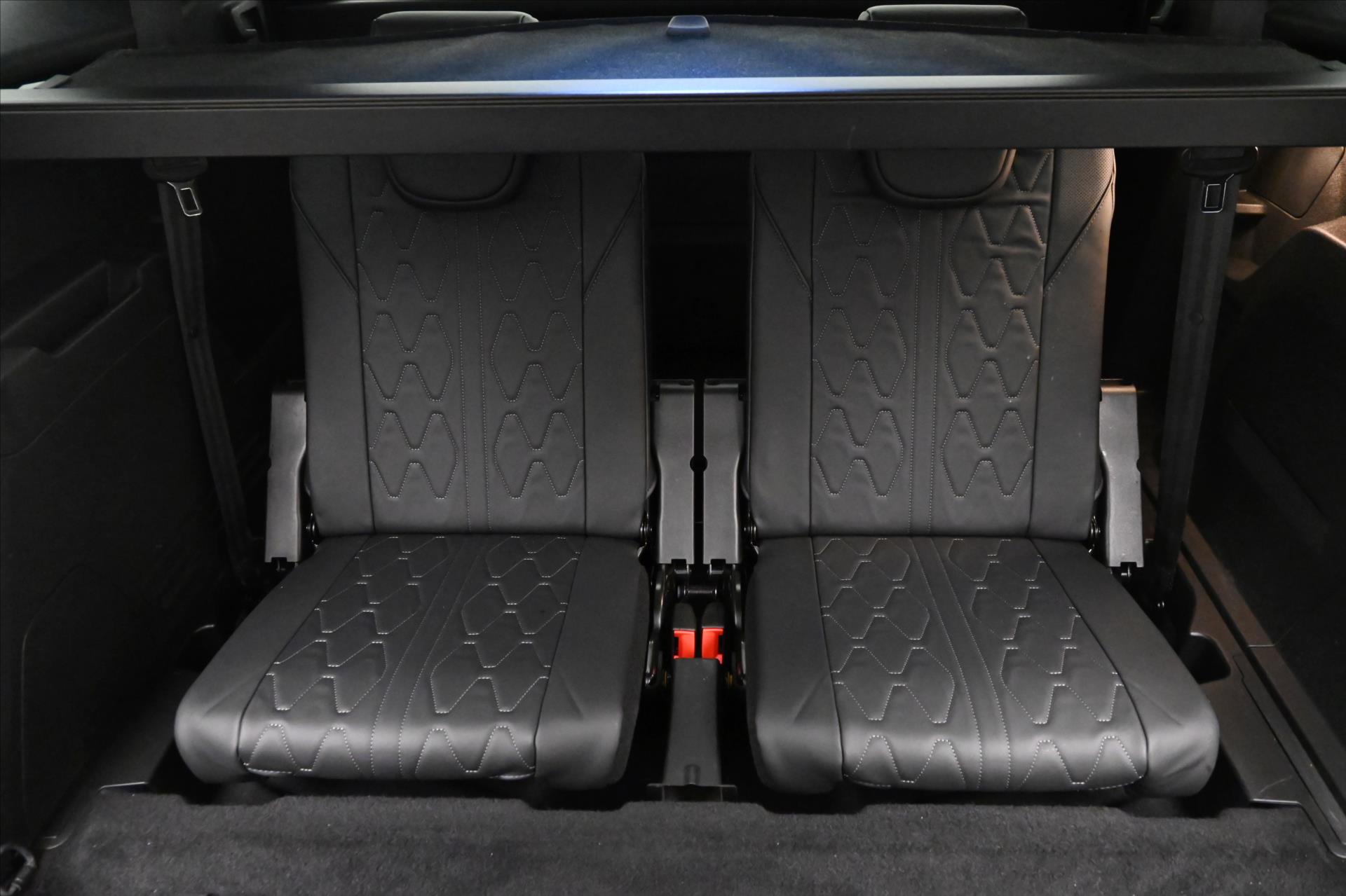 Hlavní fotografie vozu Peugeot 5008 1,5 BlueHdi 96 kW Allure 7míst Záruka až 5 let (28)